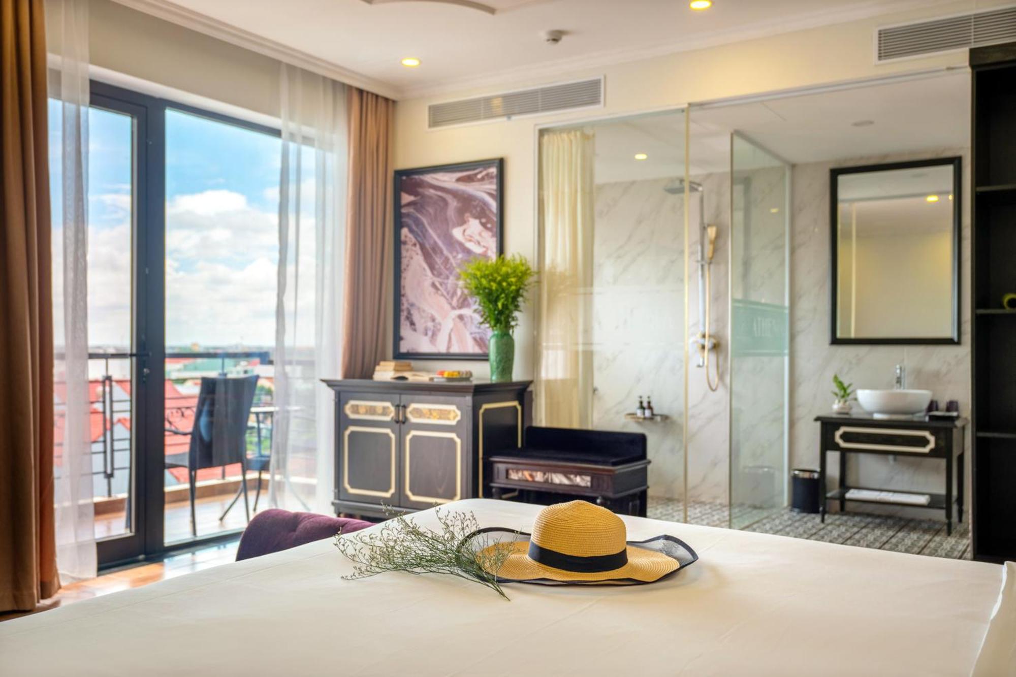 Junior Suite With Balcony and Bath - Free Shuttle Car to Hoi An Old Town