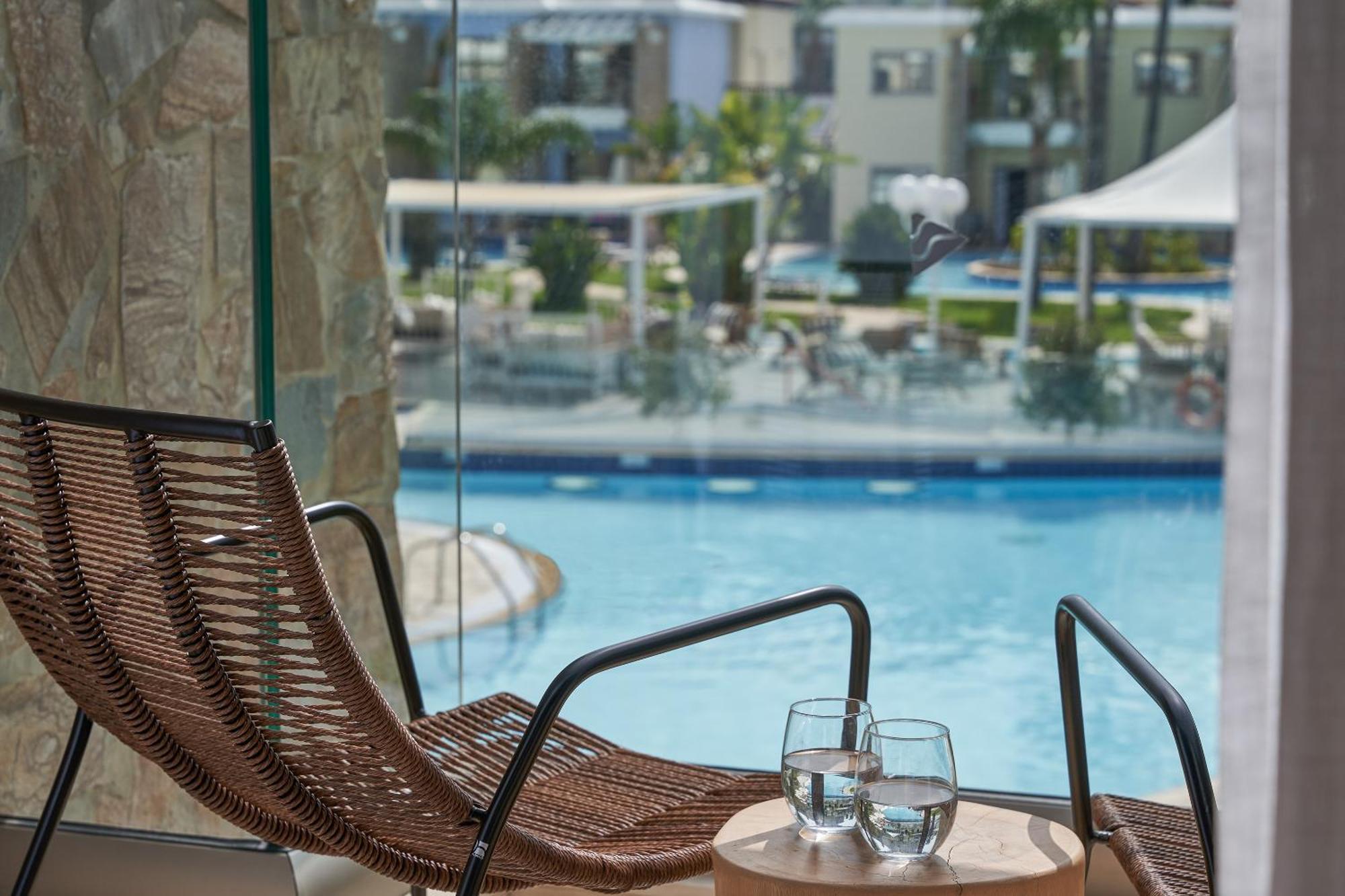Premium Suite mit 1 Schlafzimmer und Poolblick
