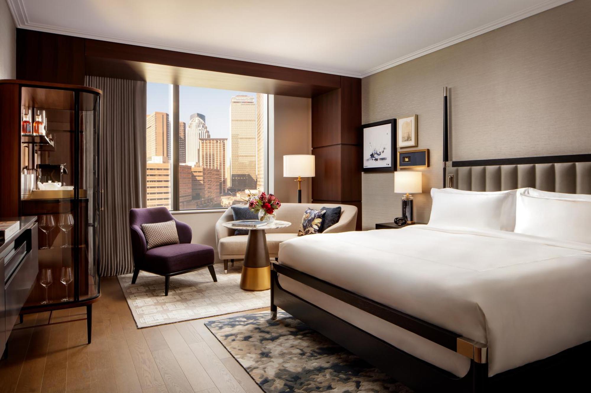 Chambre Lit King-Size Premier avec Baignoire Accessible aux Personnes à Mobilité Réduite et Douche à Effet Pluie