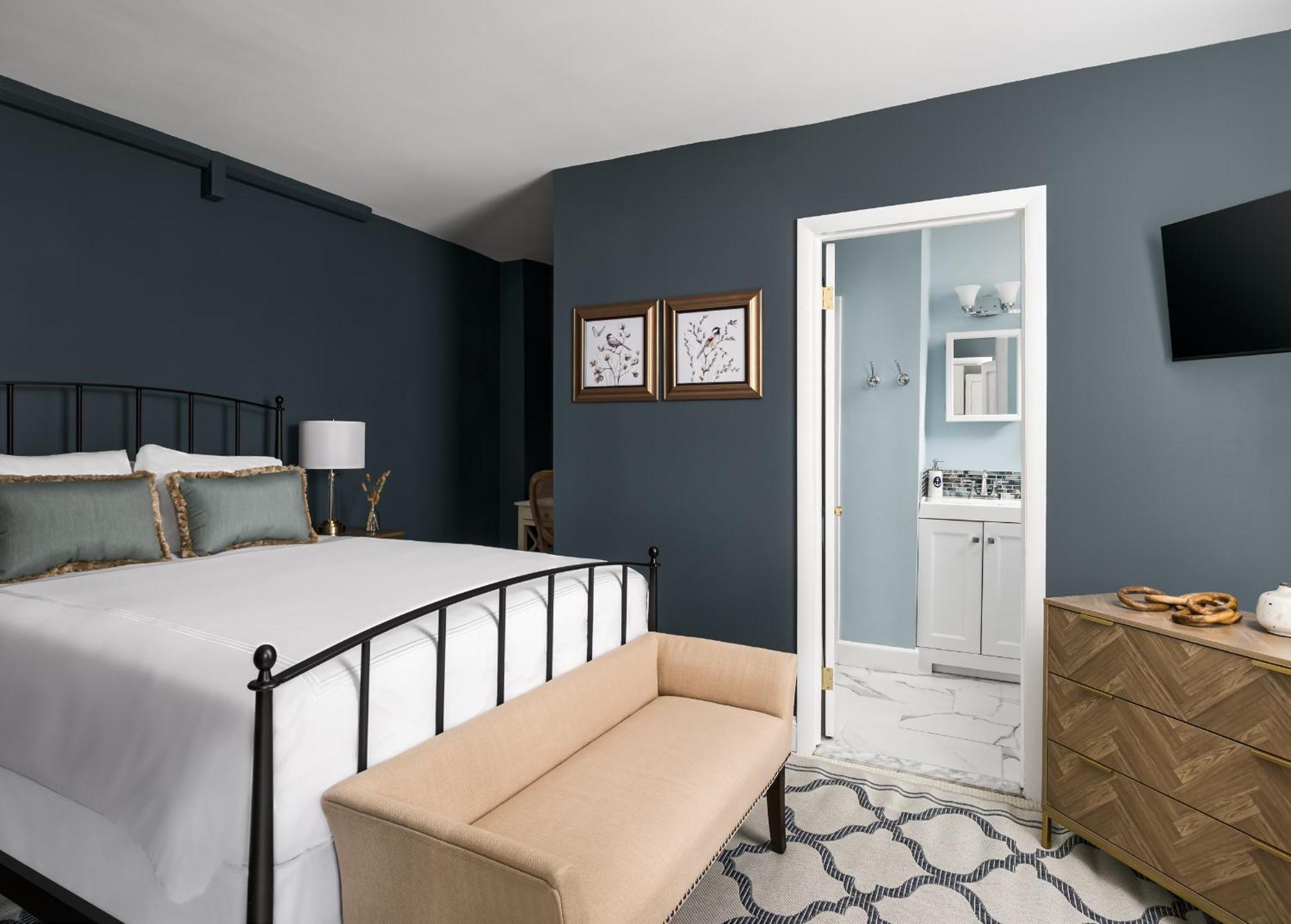 Double Room,1545398377:JPEG
