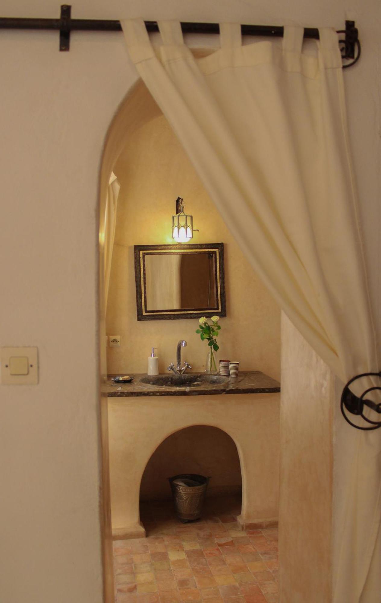Single Room with Large Bed