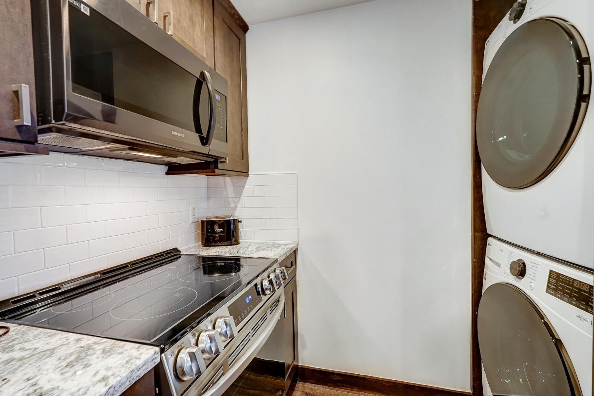 Deluxe Studio,1546328929:JPEG