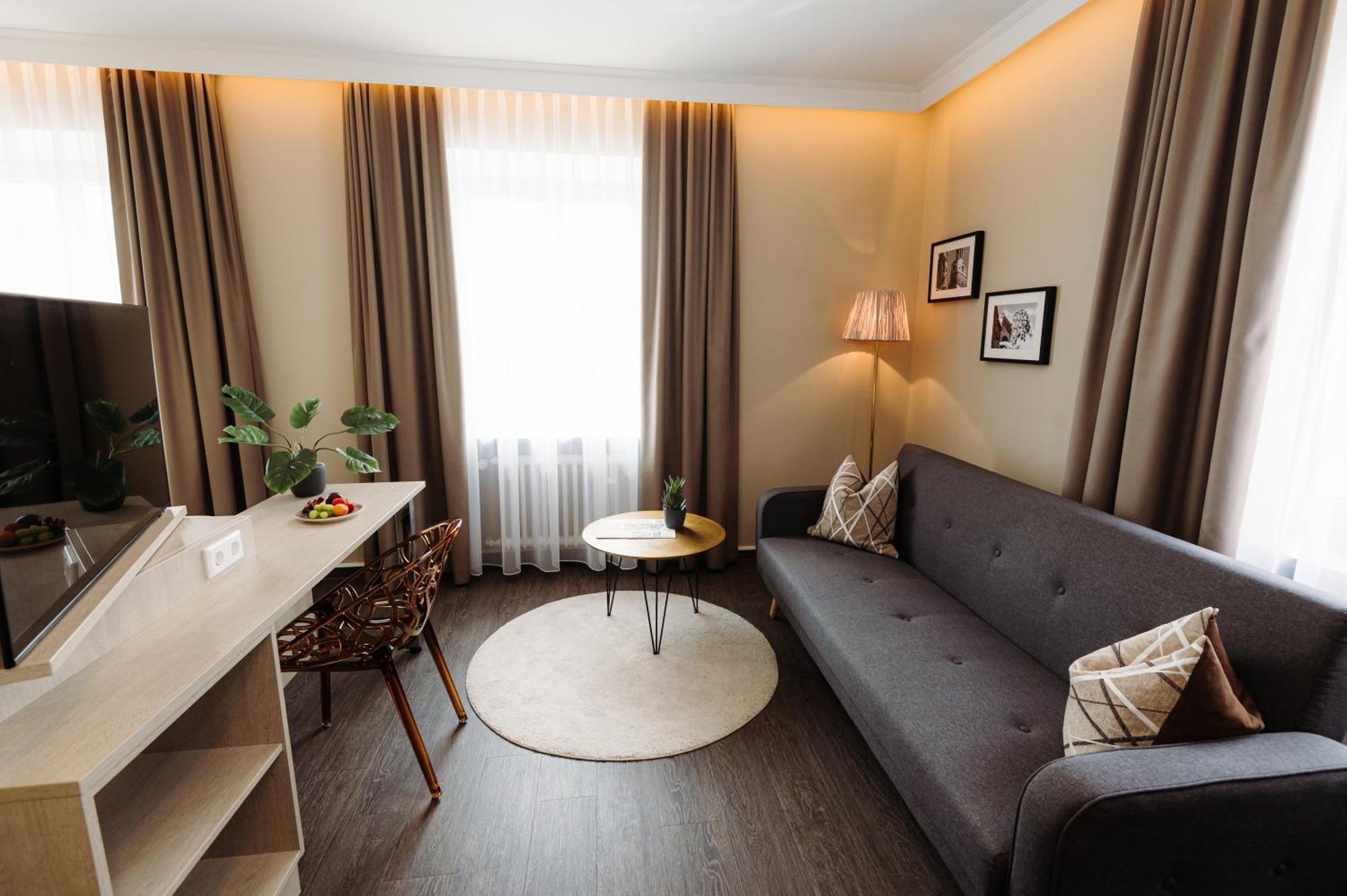 Business Double Room,1547780647:JPEG