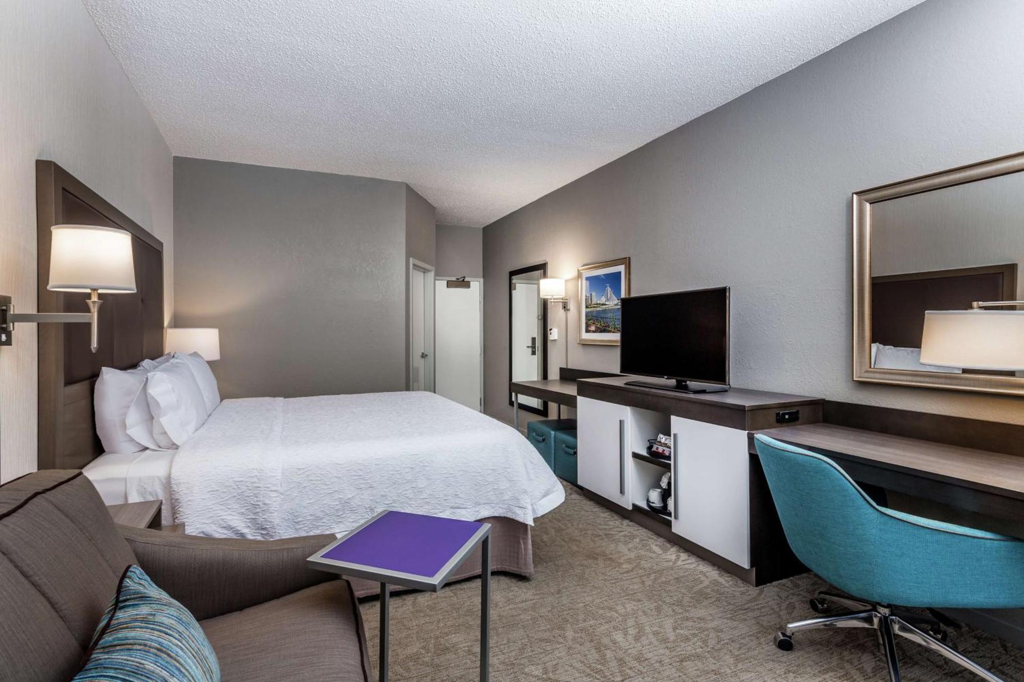 King Room with Sofa Bed and Study - Non-Smoking