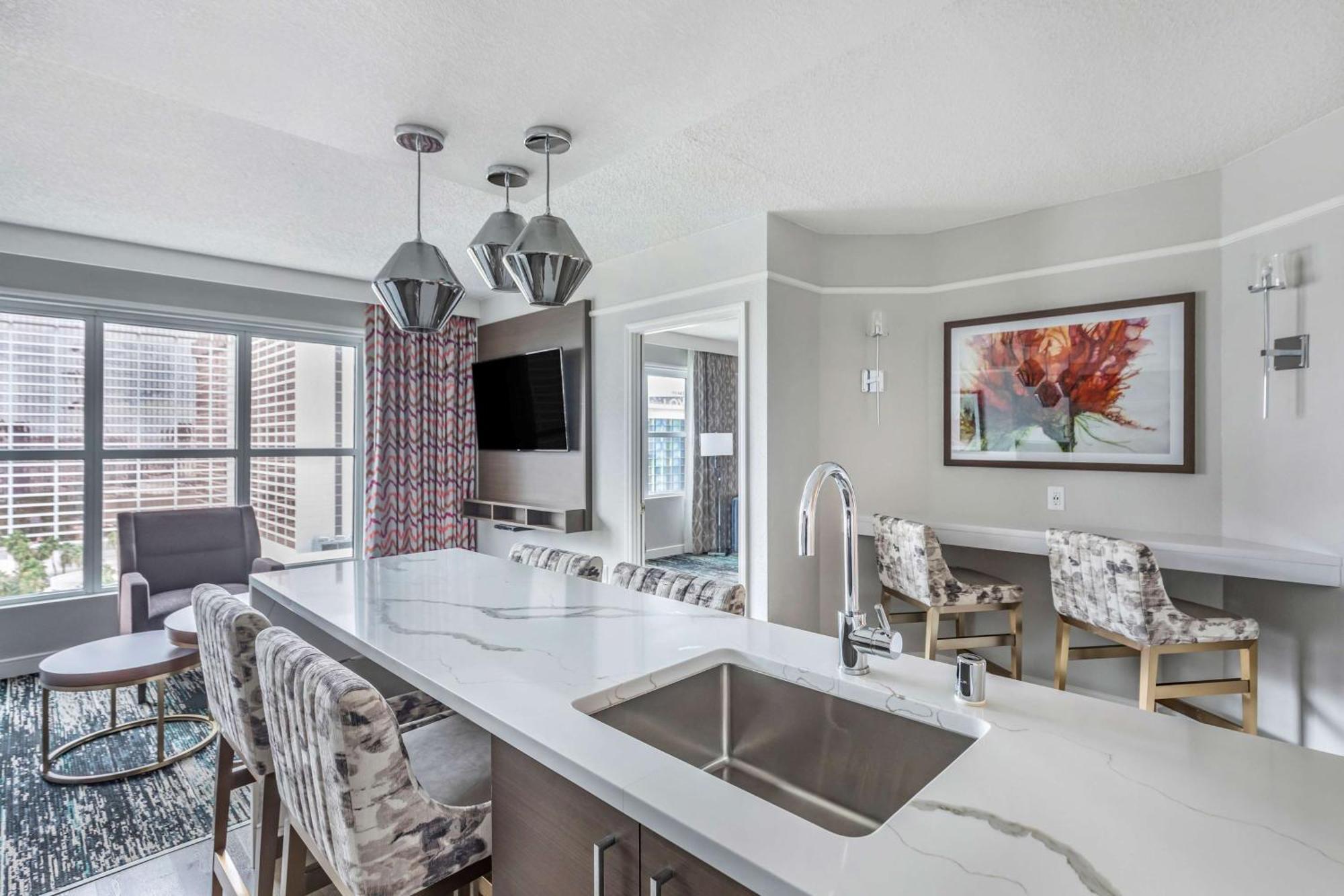 One-Bedroom King Suite