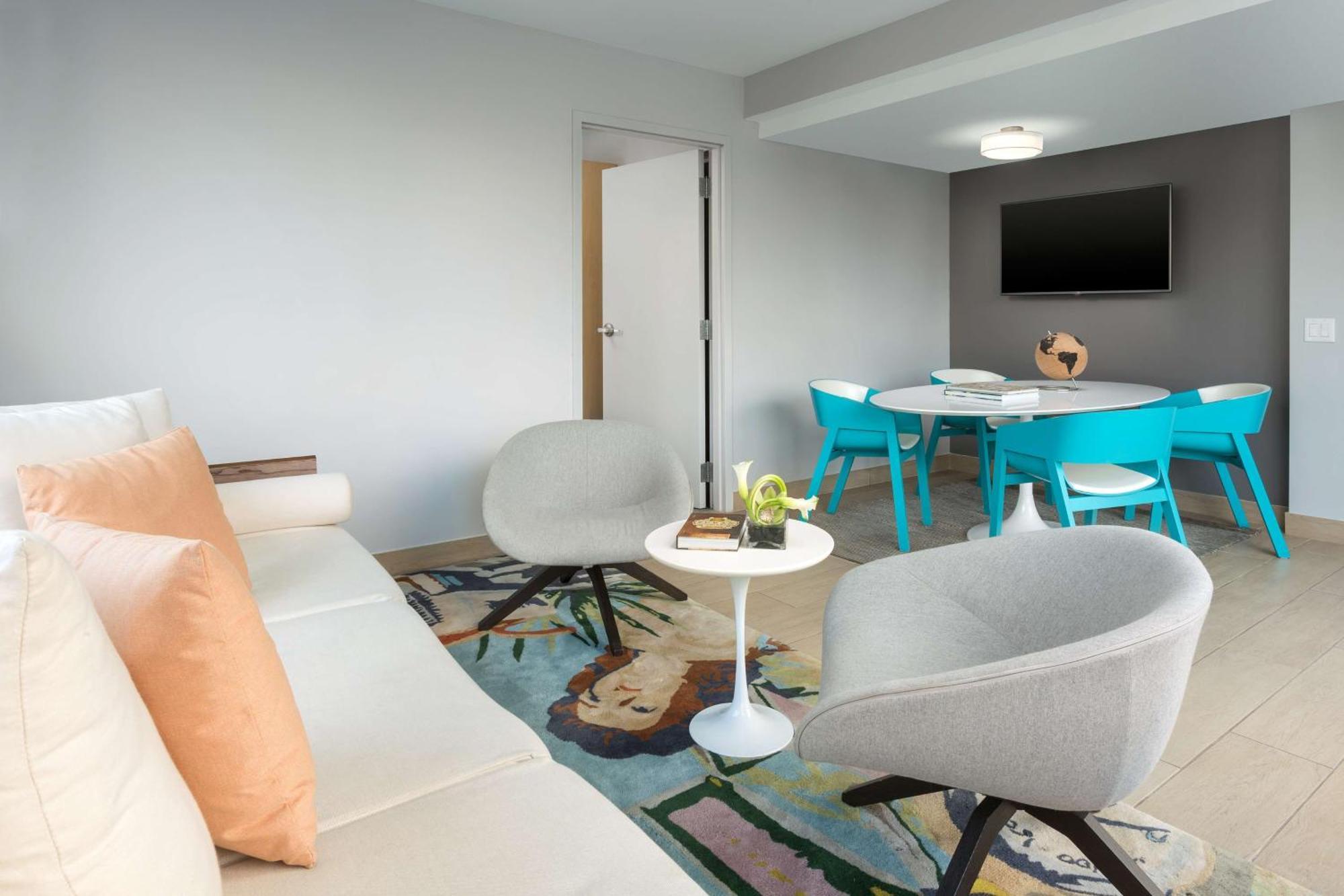 1 King Suite,1552148761:JPEG