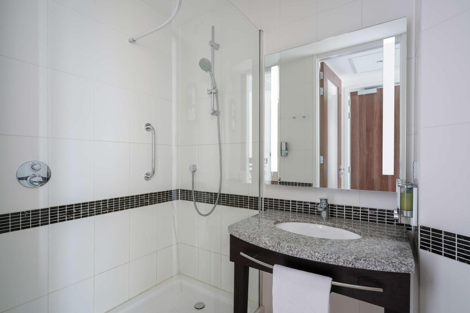 Kamer met Queensize Bed en Slaapbank