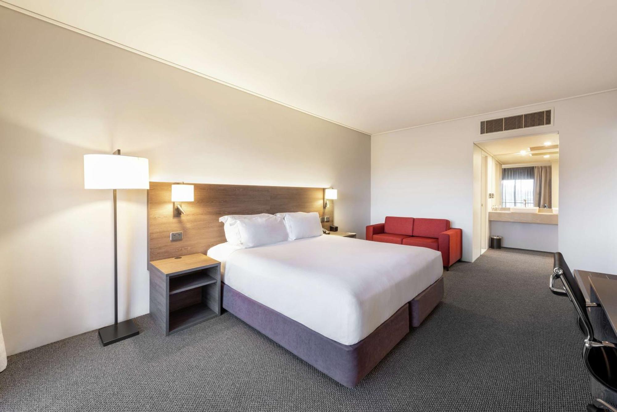 Premier King Suite with Mountain View
