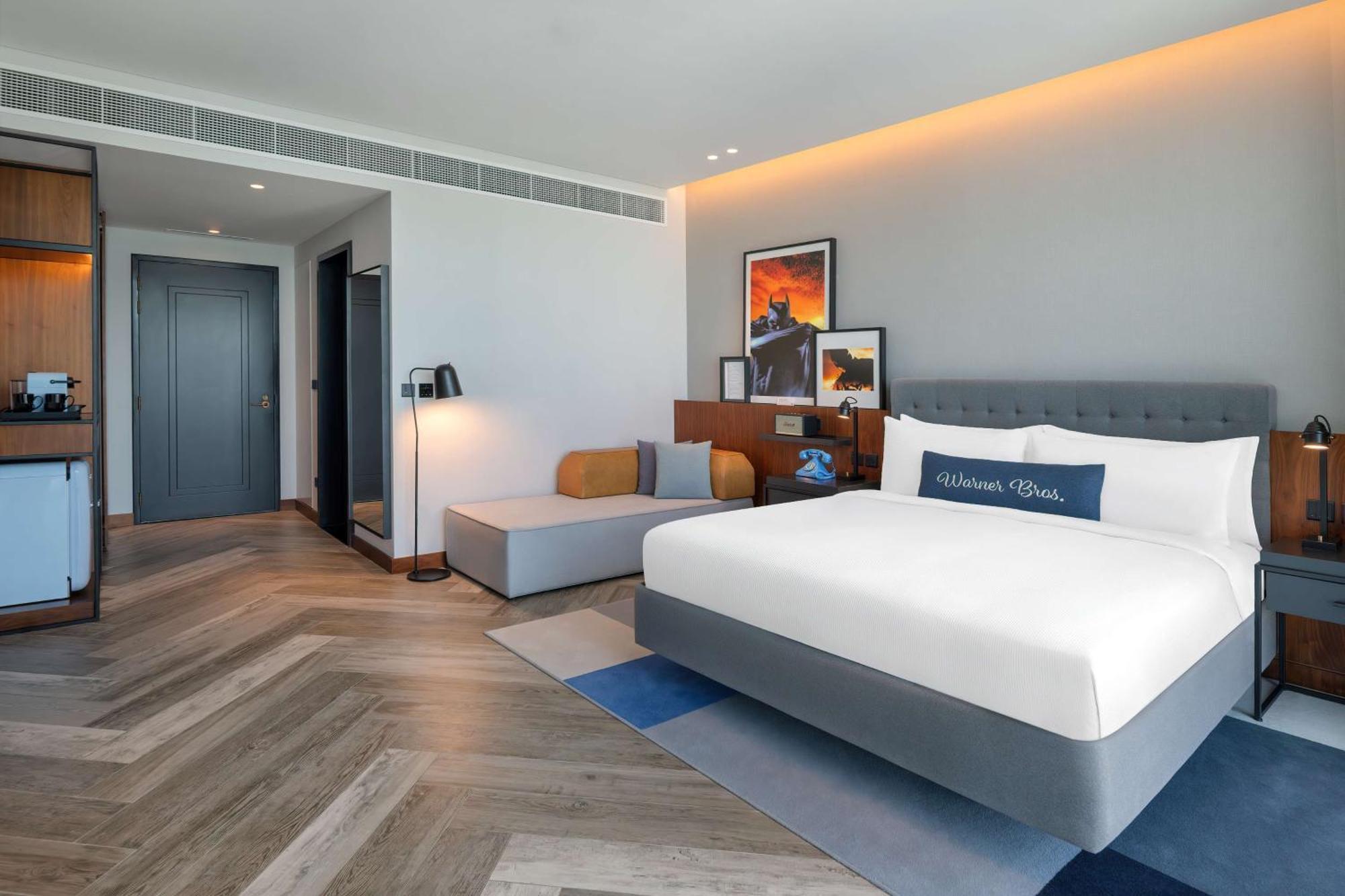 Artist King Room with Pool View and Theme Park Access