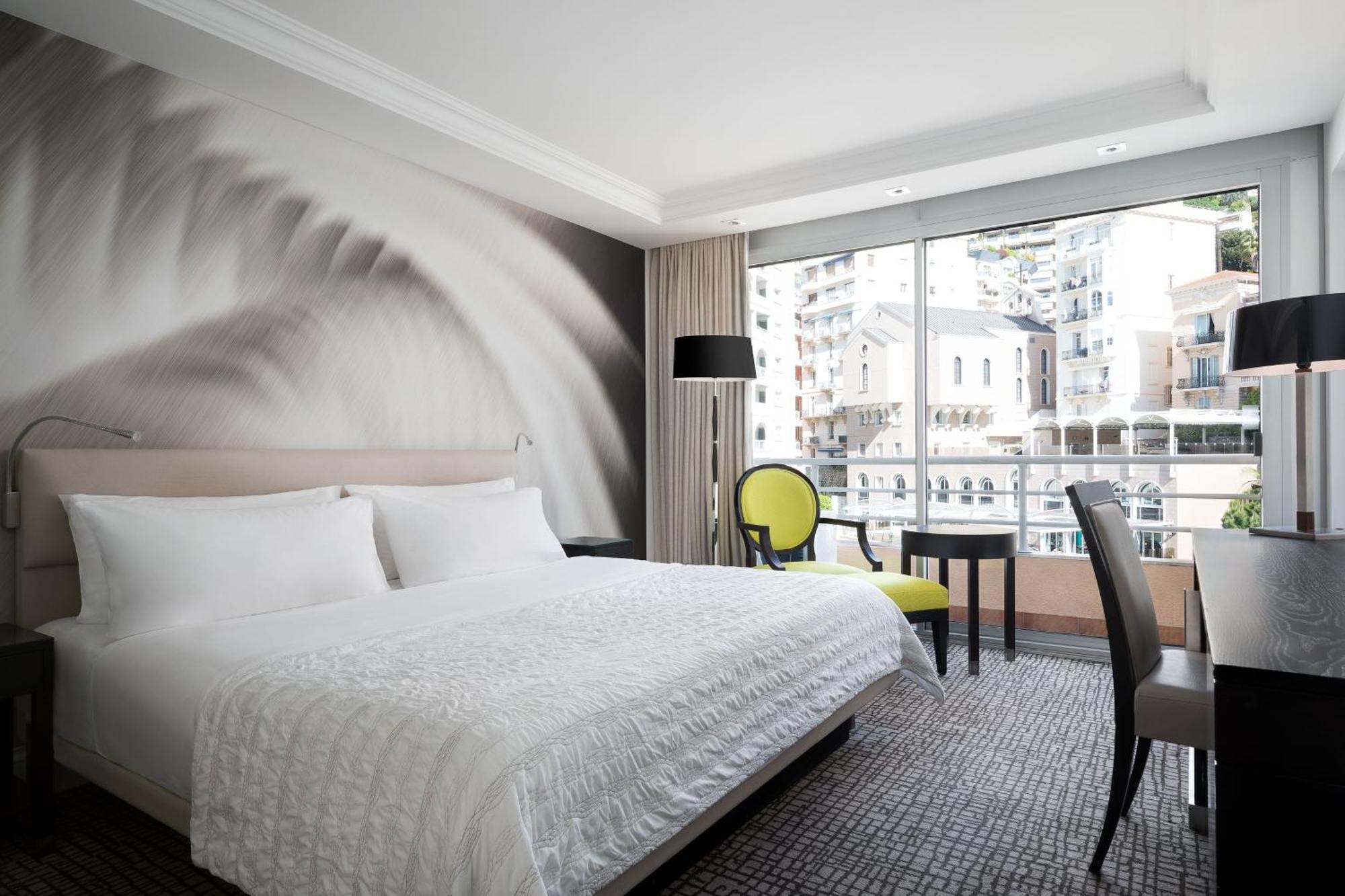 Classic Zimmer mit Kingsize-Bett und Stadtblick