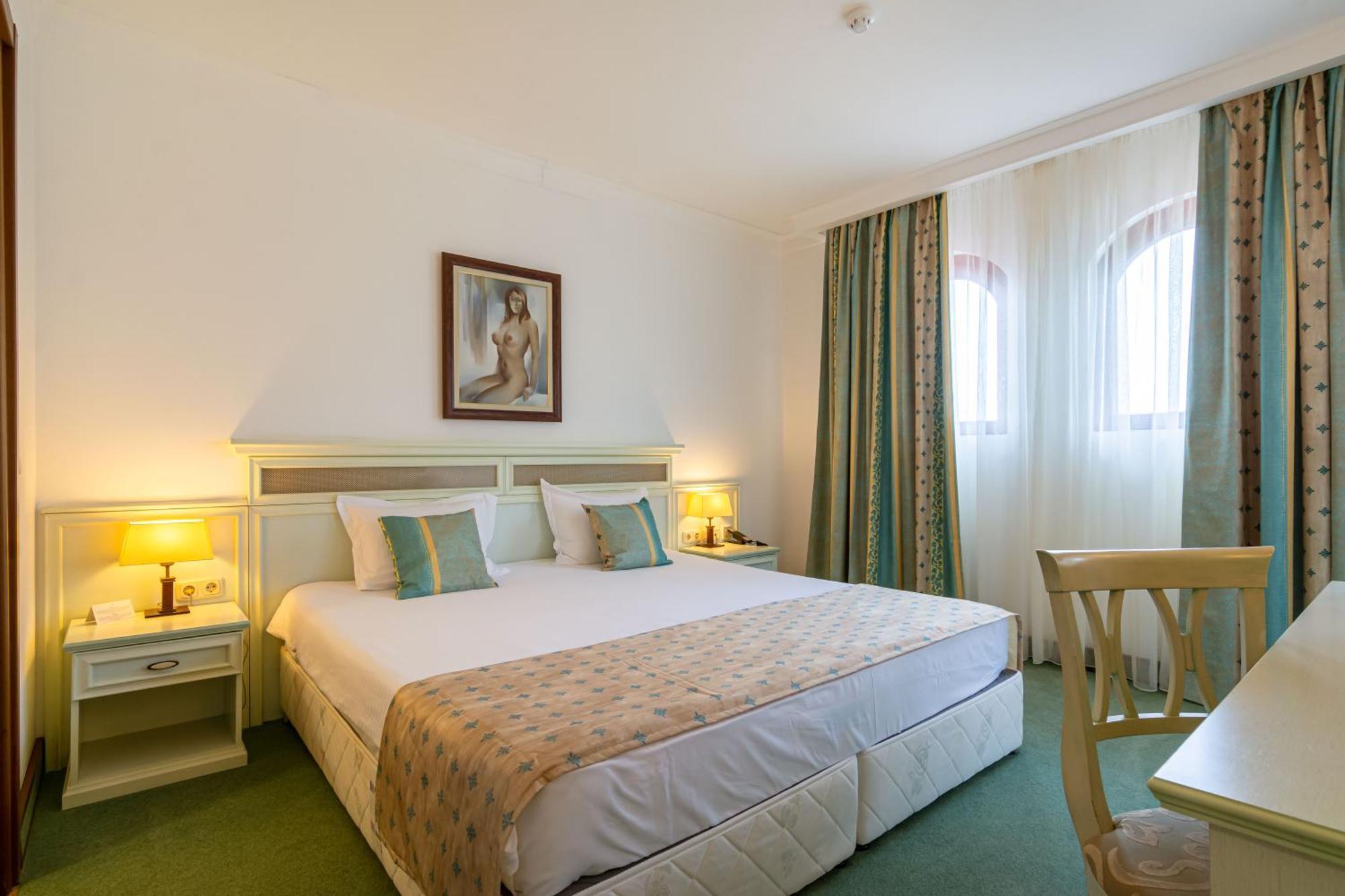 Double Room - Free Beach Access