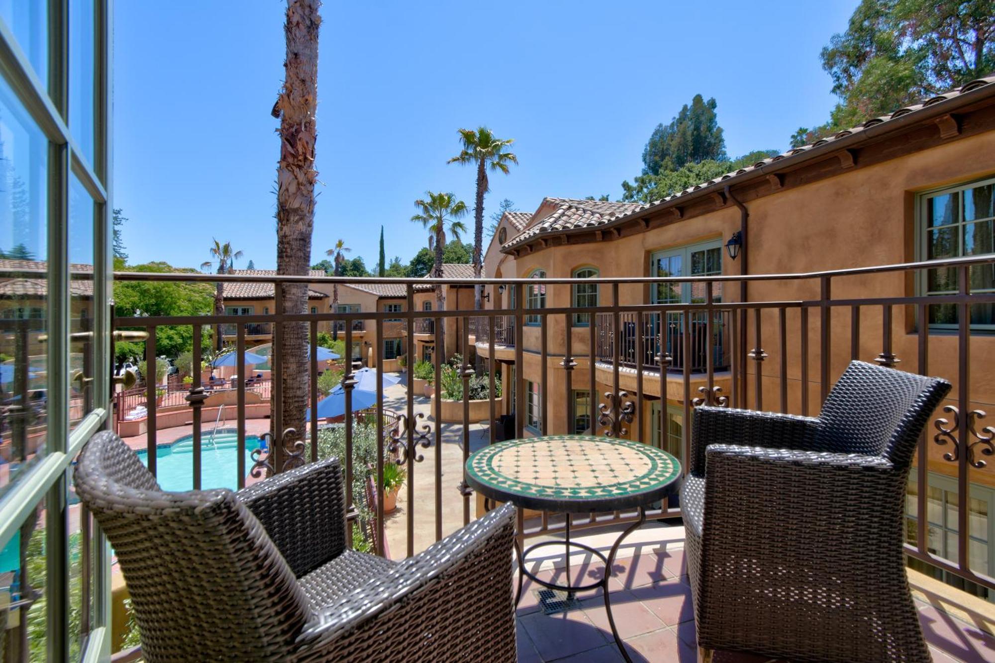 Deluxe King Room,1554251431:JPEG