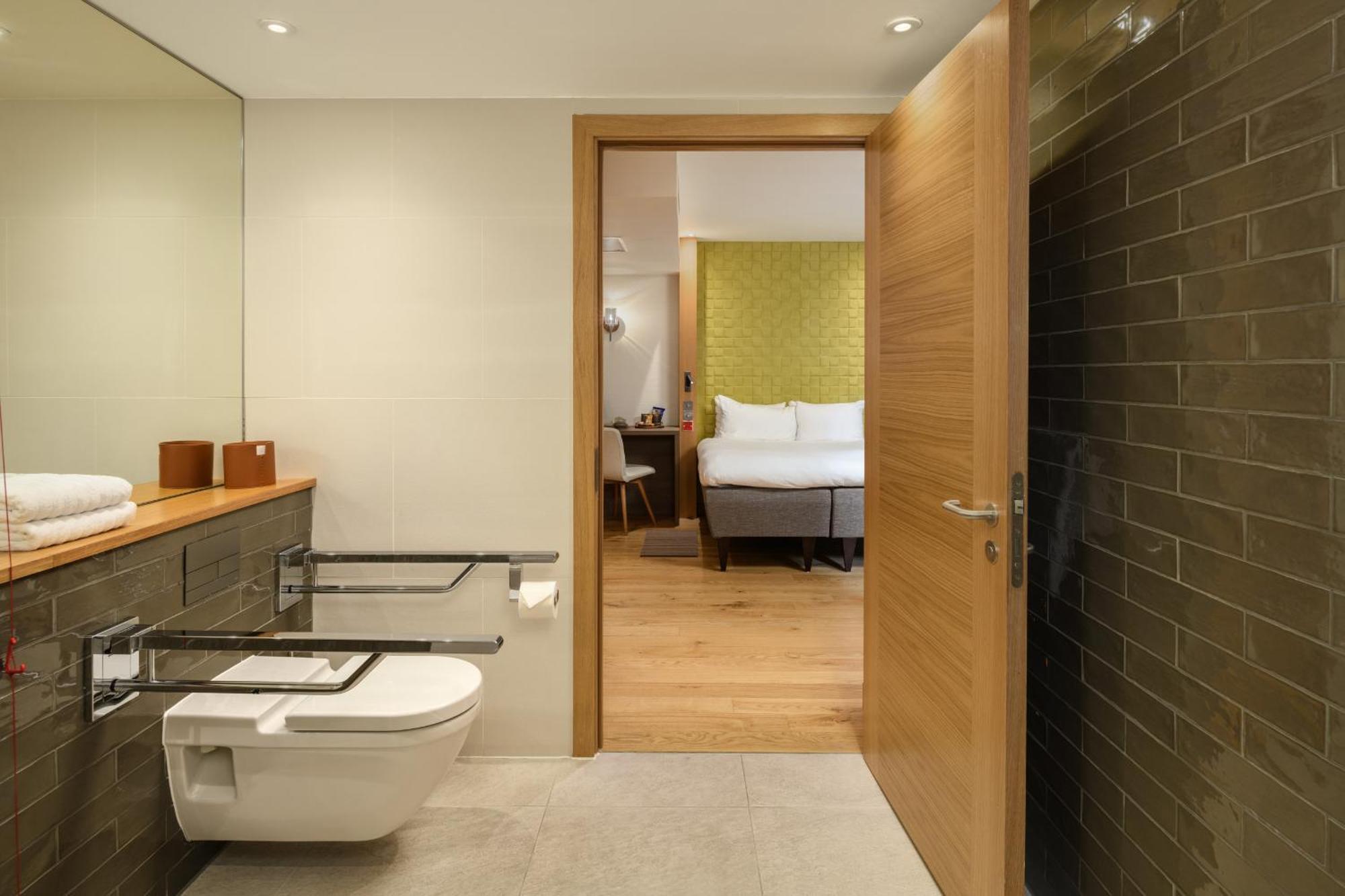 Double Room – ACCESSIBLE wheelchair friendly
