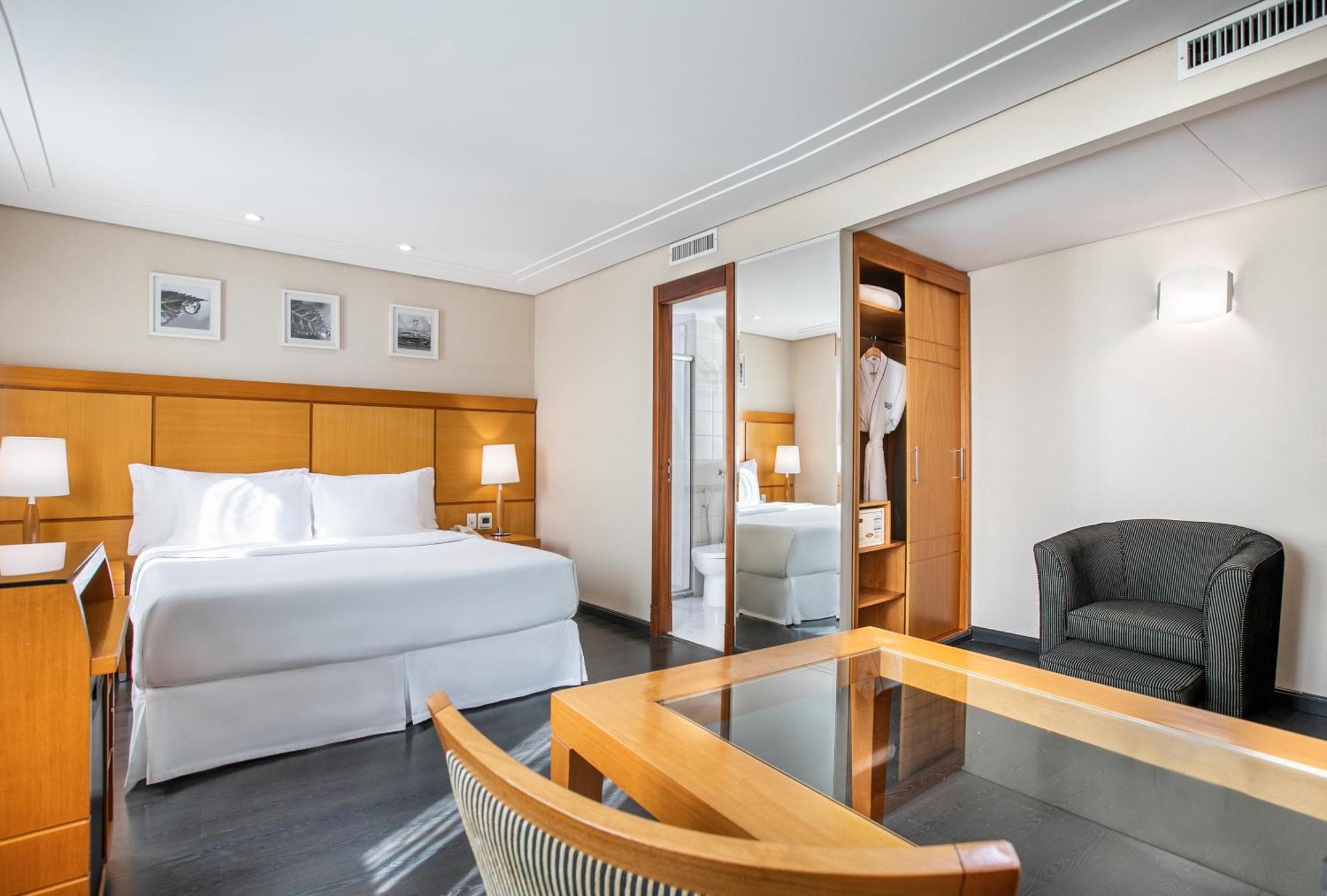 Deluxe King Room,1556796103:JPEG