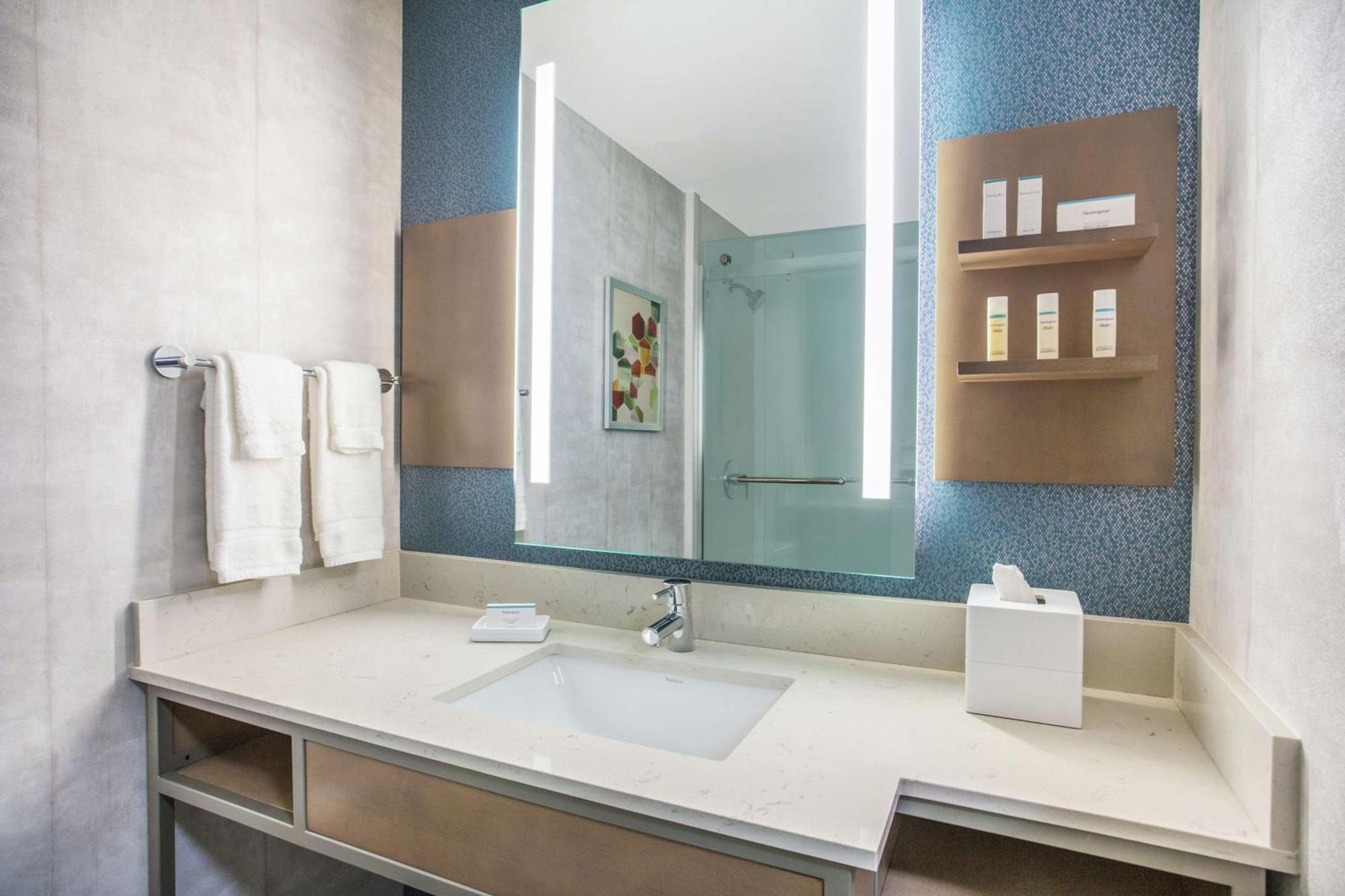 King Room,1557451867:JPEG