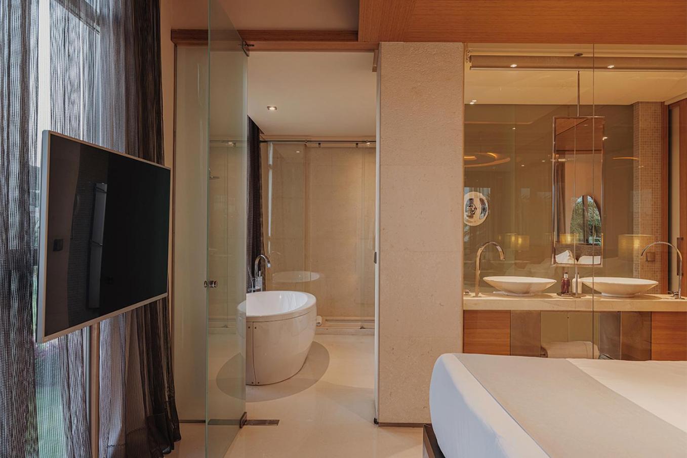 Grand Ecksuite mit großer Terrasse, Meerblick, Außenbadewanne und SPA-Zugang