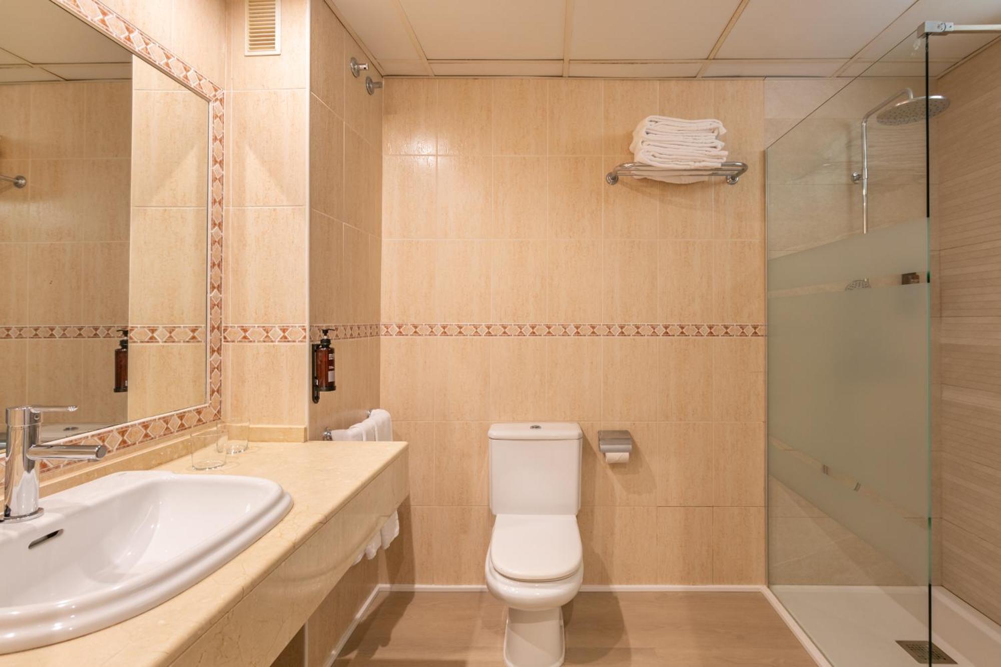Standard Twin Room with Sea View
