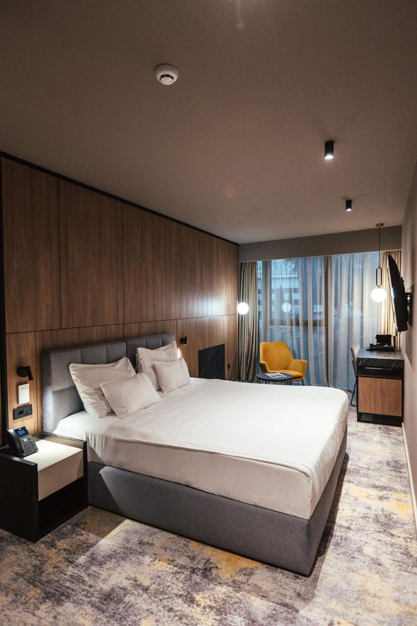 Large Double or Twin Room