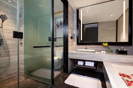 One-Bedroom Suite Lounge Access