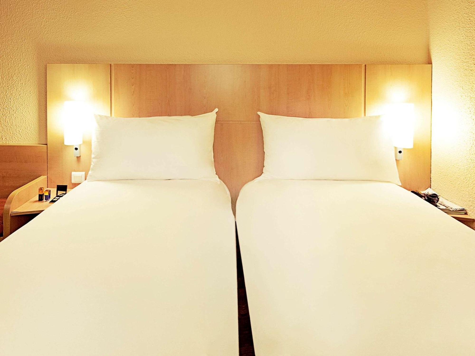 Standard Room With 2 Zip-Beds