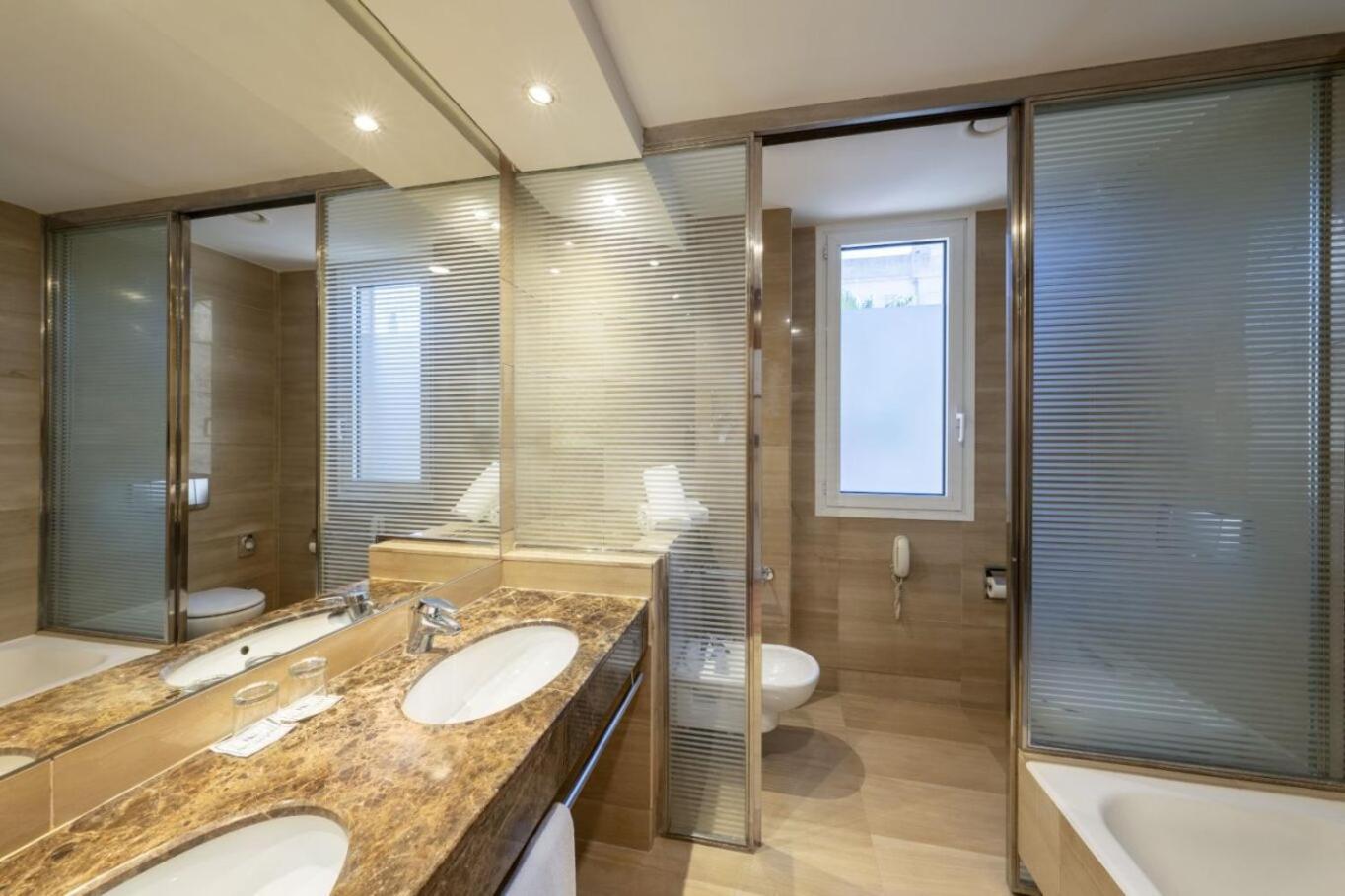 Junior Suite,1595396694:JPEG