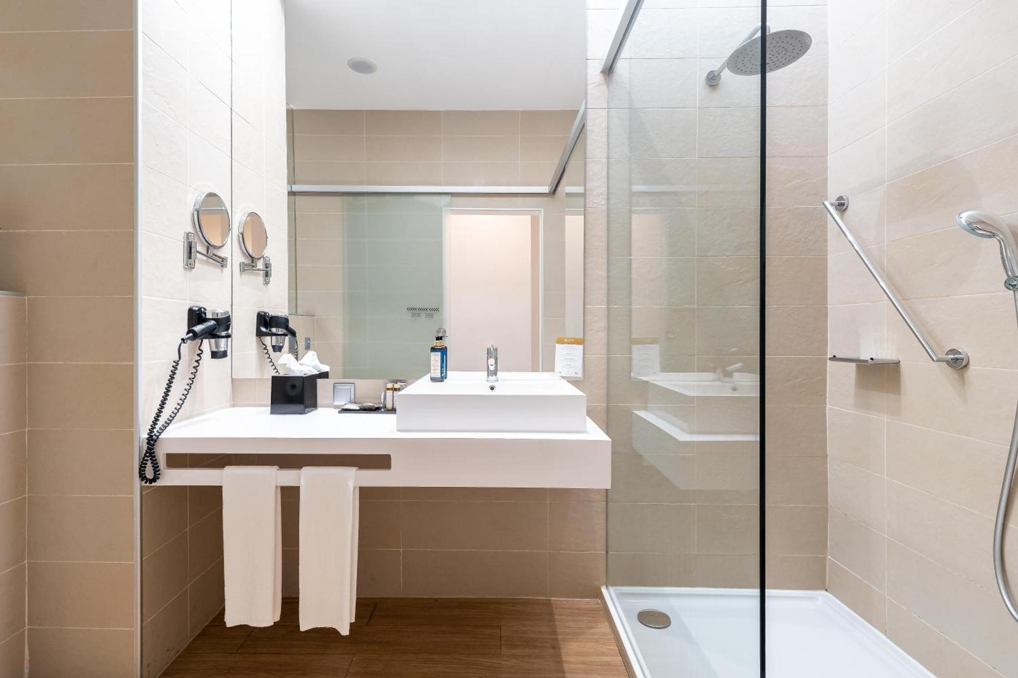 Standard Double or Twin Room,1597578593:JPEG