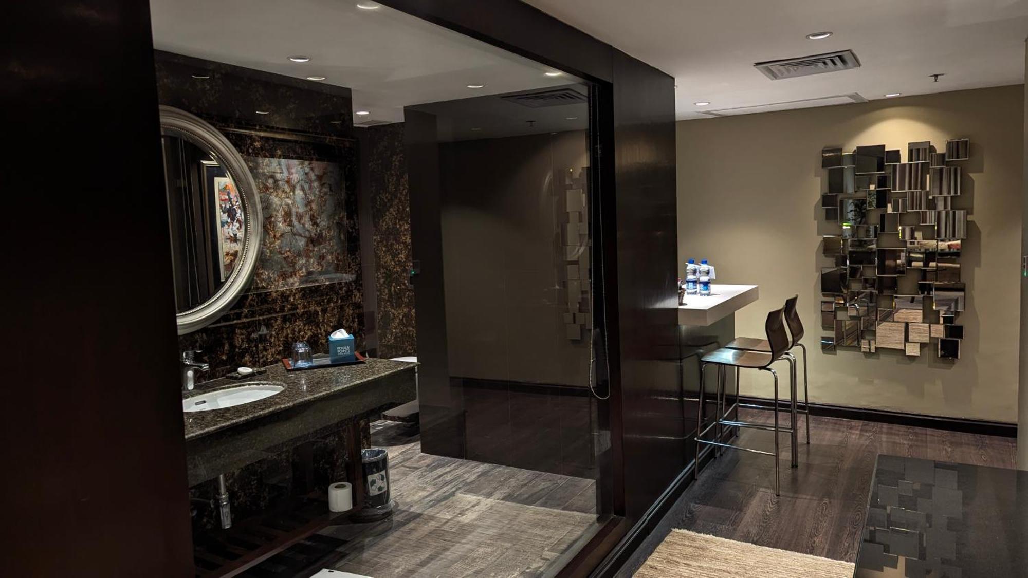 Suite Executive lounge access Suite 1 King