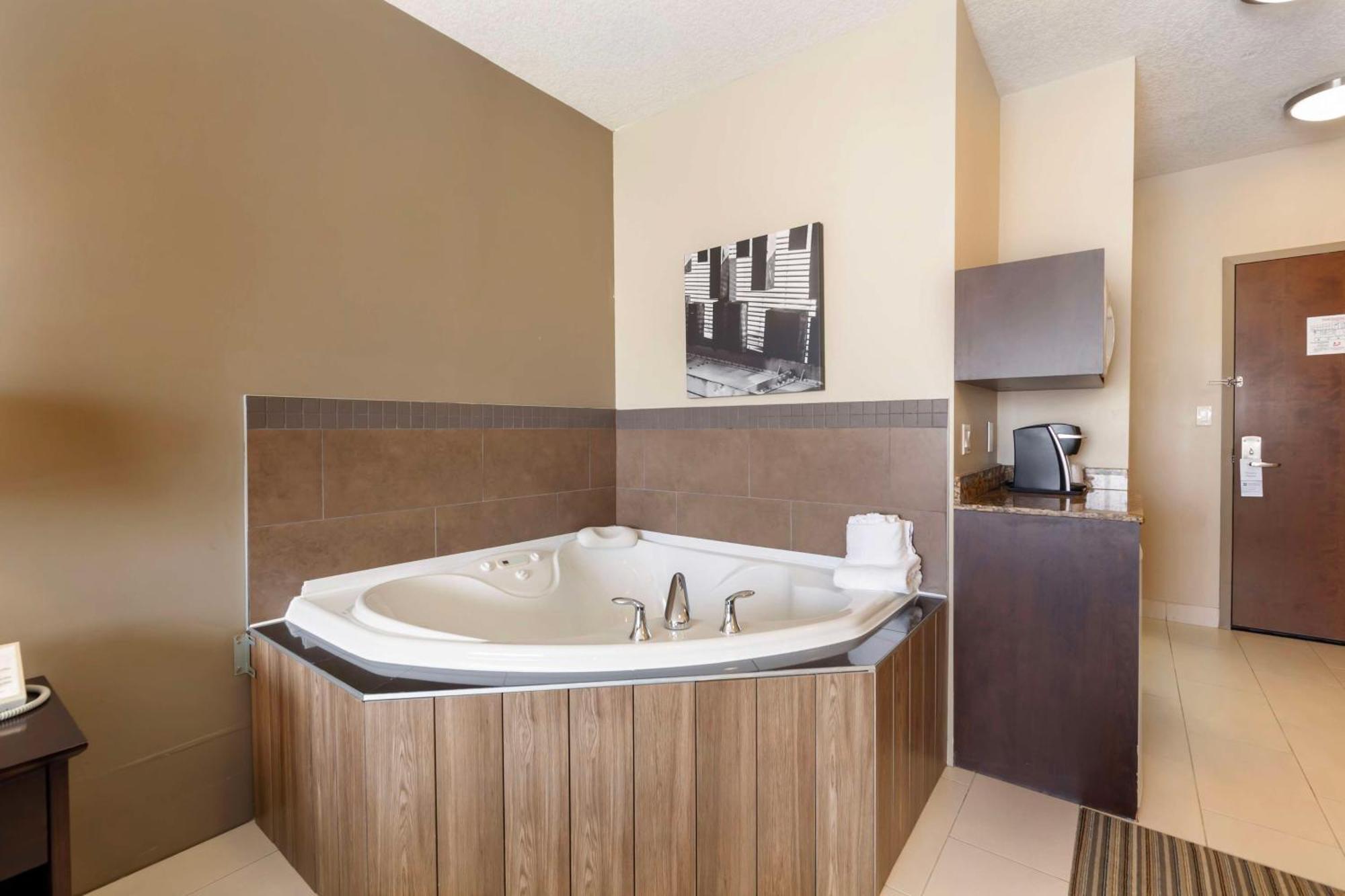 King Room with Whirlpool - Non-Smoking
