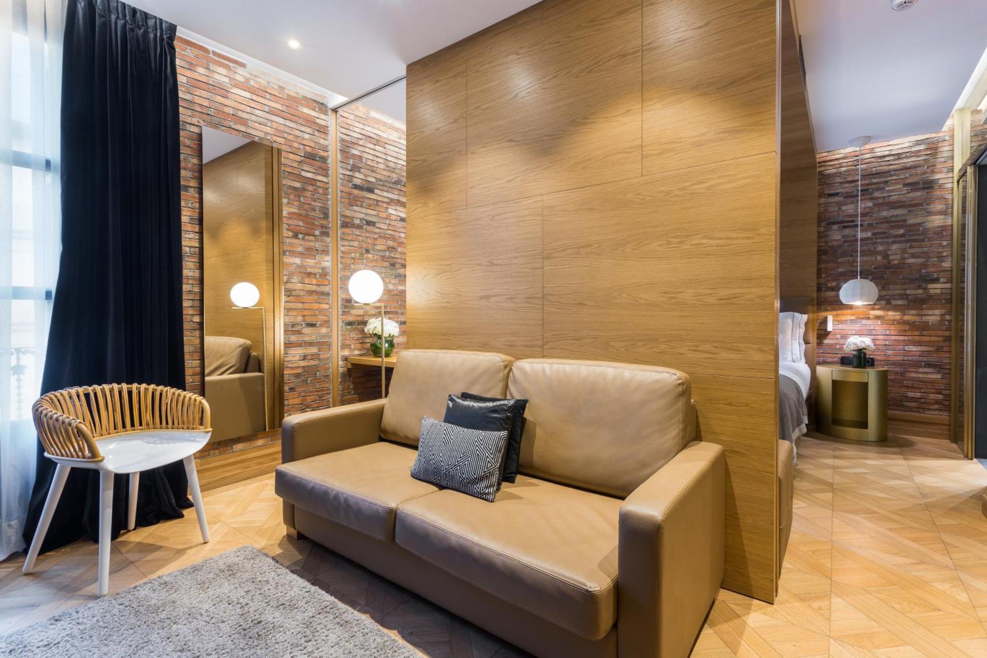 Suite,1603755012:JPEG