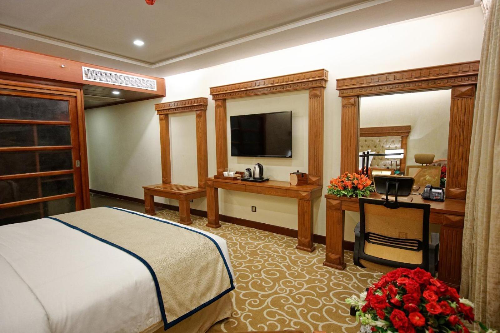 Deluxe King Room