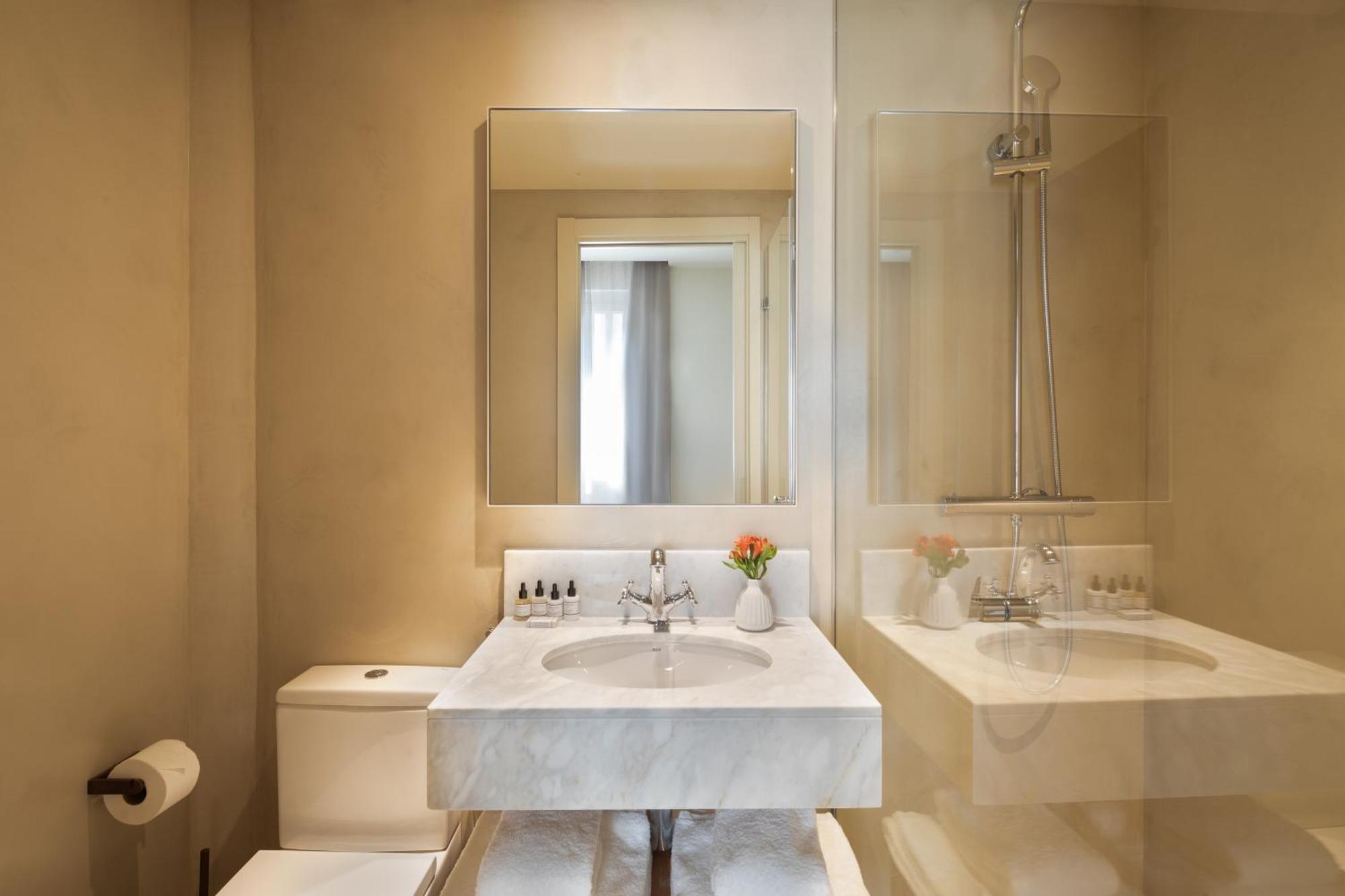Habitación de diseño con vistas a la ciudad