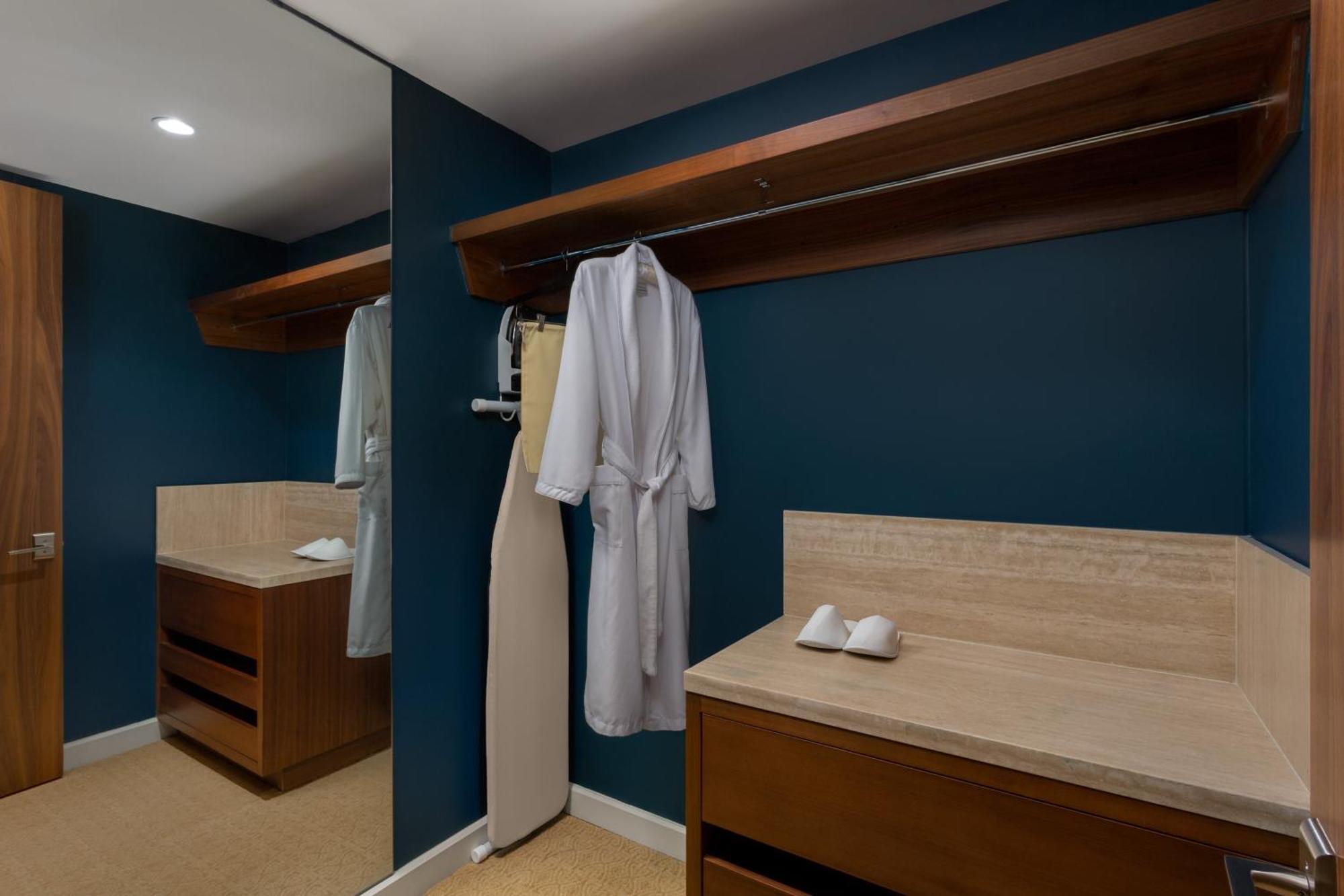 Executive Suite Executive Suite 1 King Golf view