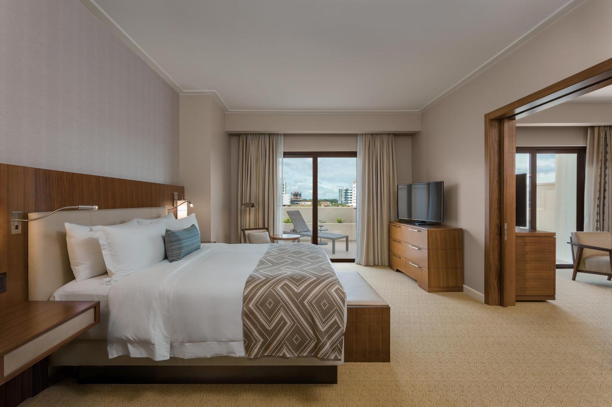 Executive Suite Executive Suite 1 King Golf view