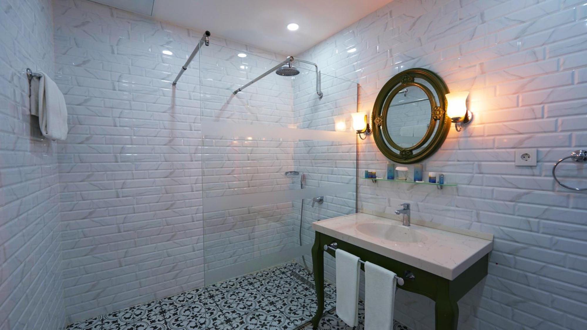 Deluxe Double or Twin Room Sea View