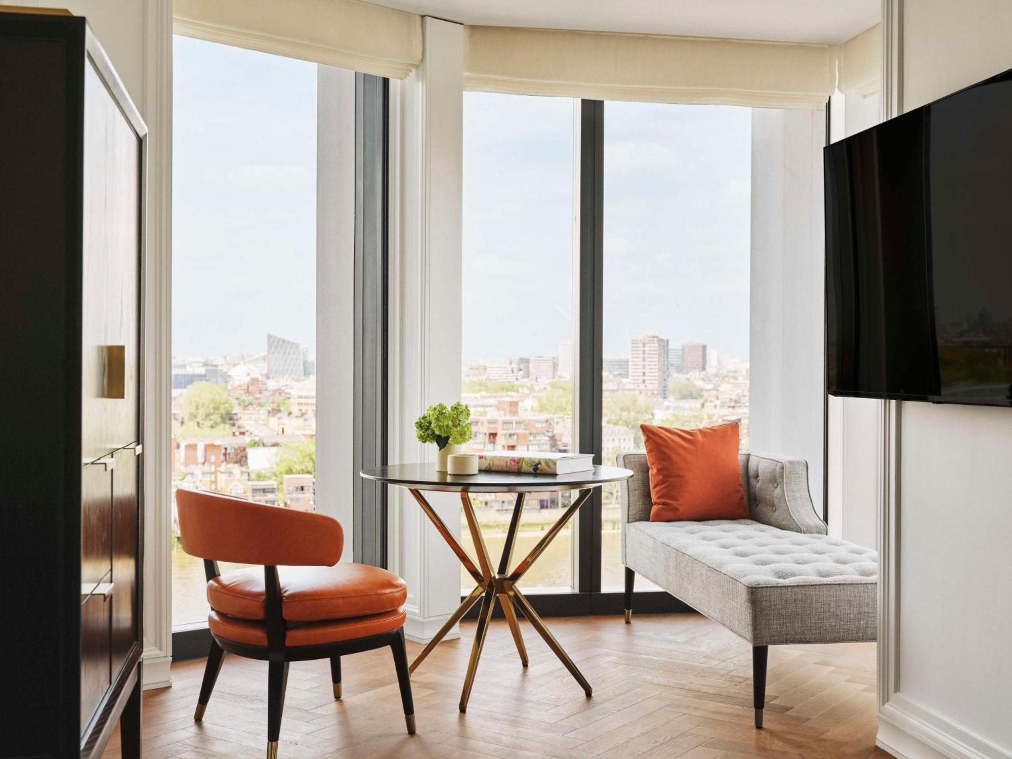 Corner King Room