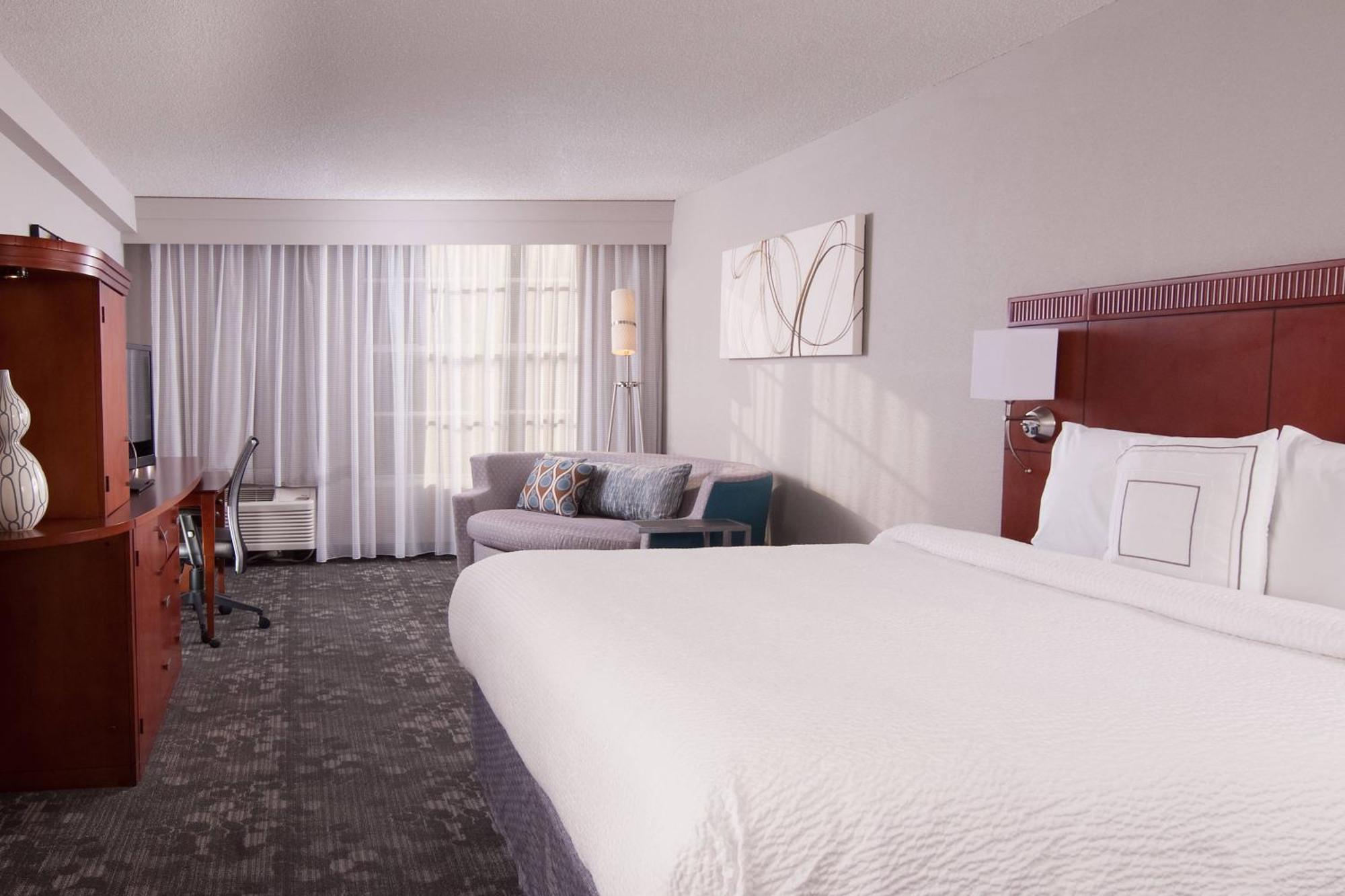 King Room with Sofa Bed - Hearing Accessible