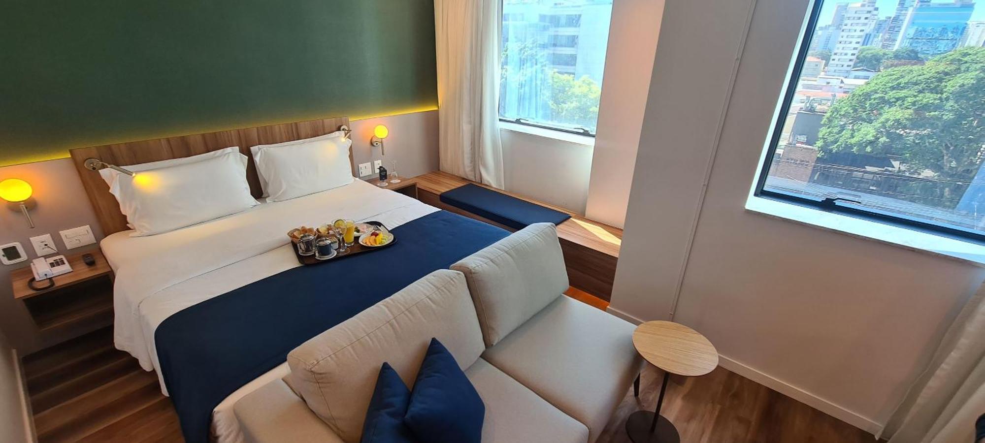 Quarto executivo premier com cama queen-size
