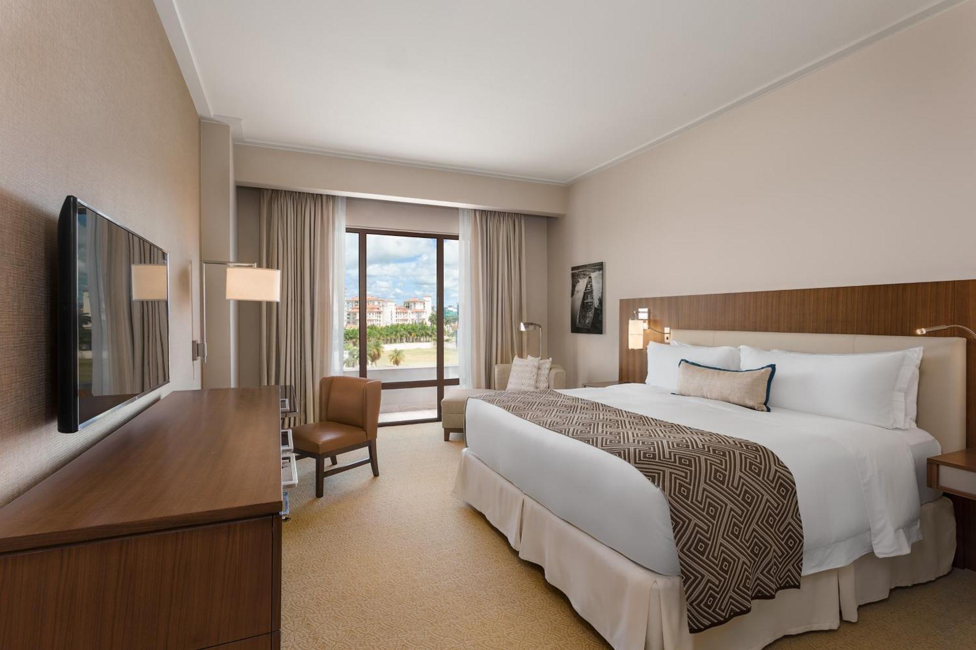 Deluxe Urban View Guest room 1 King City view