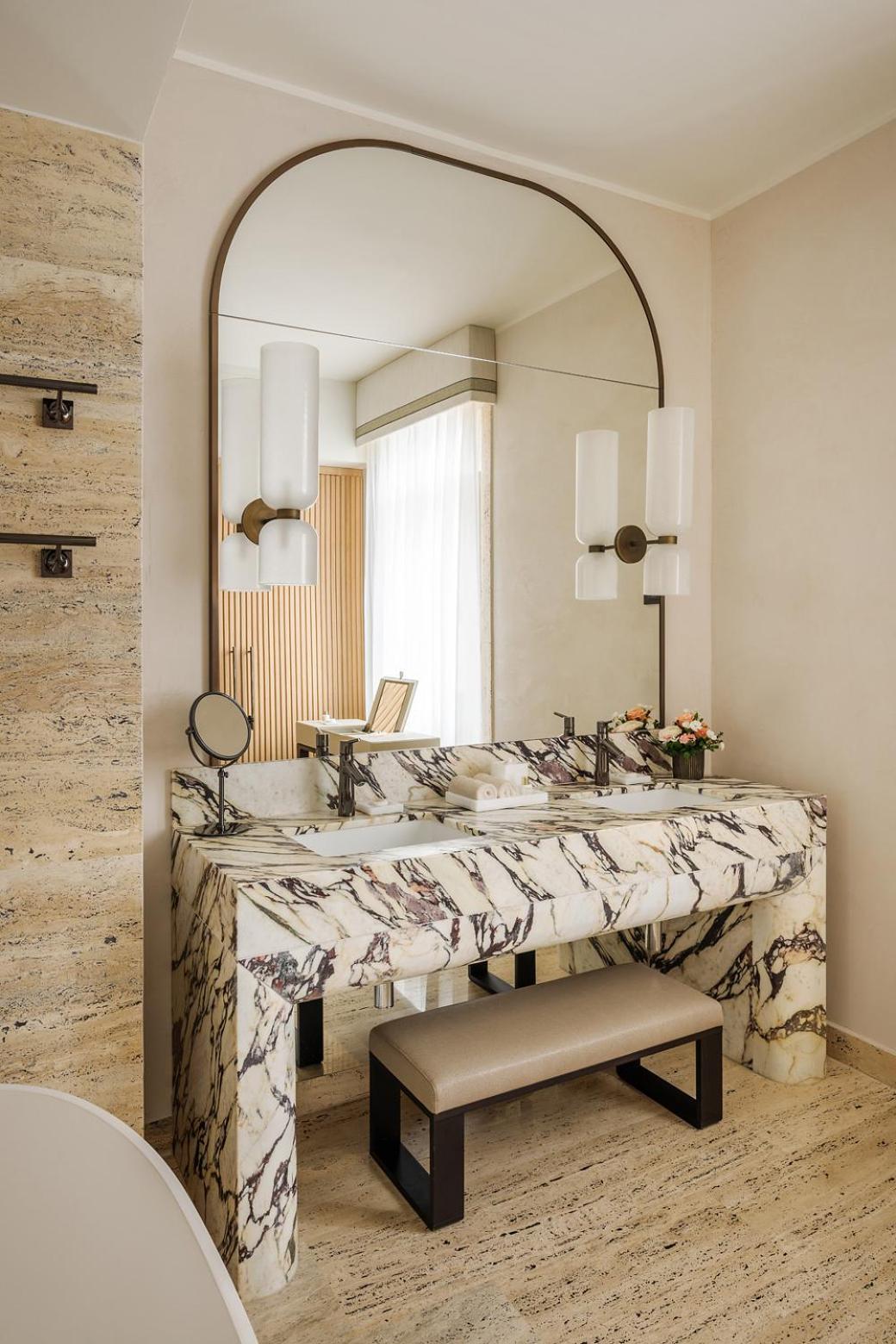 Deluxe King Room,1622023266:JPEG