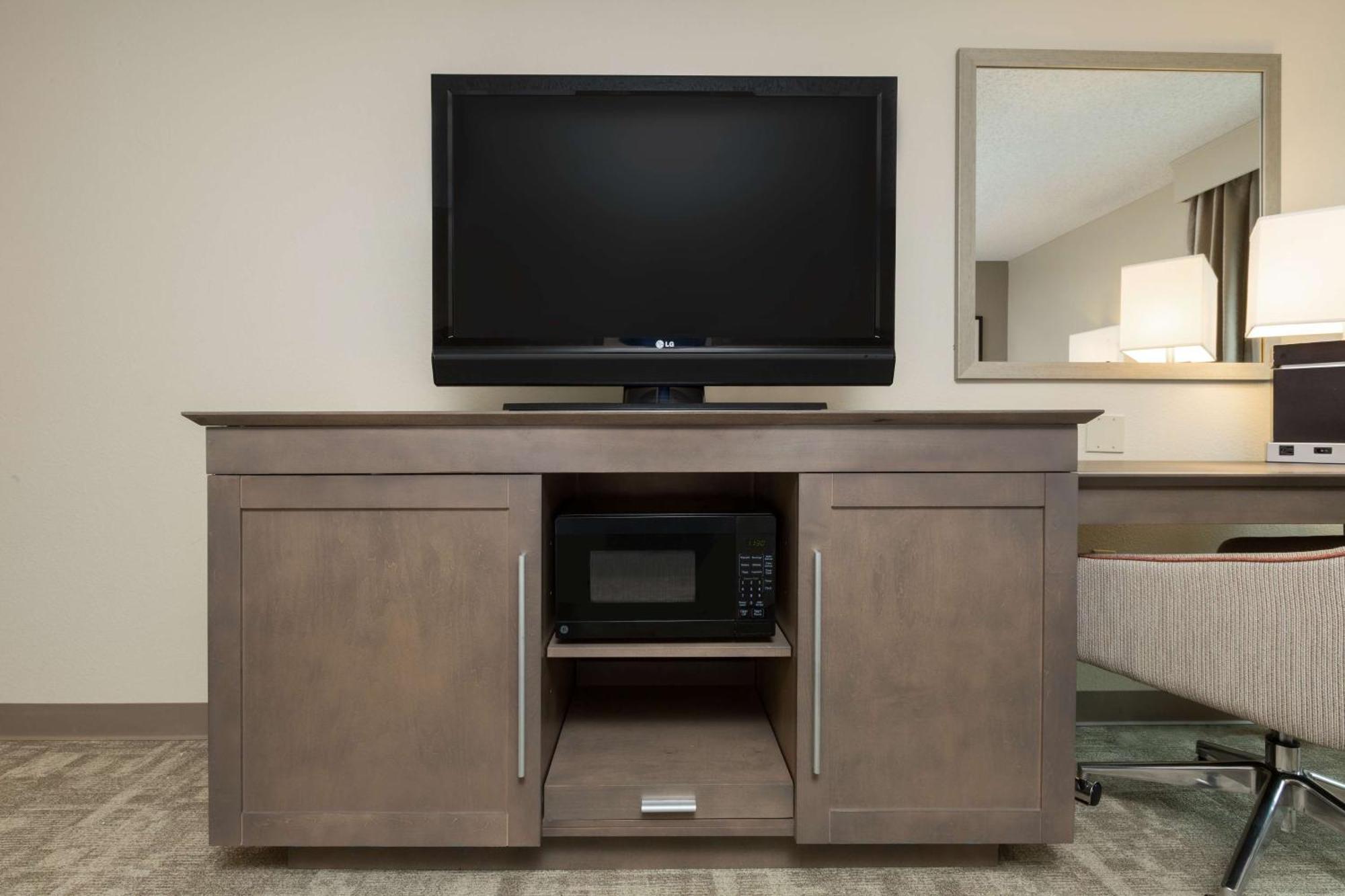 King Room with Sofa Bed and Walk-In Shower - Non-Smoking