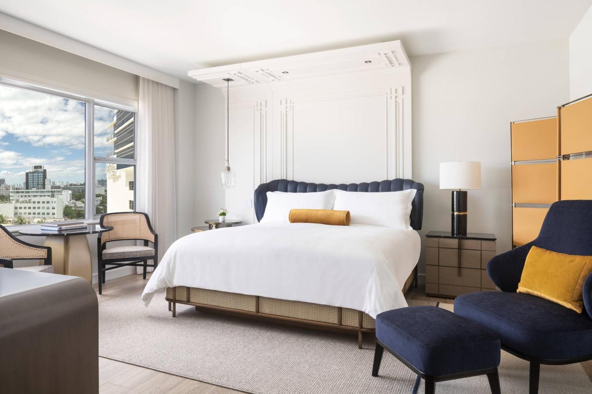 Quarto com Cama King-size e Vista da Cidade