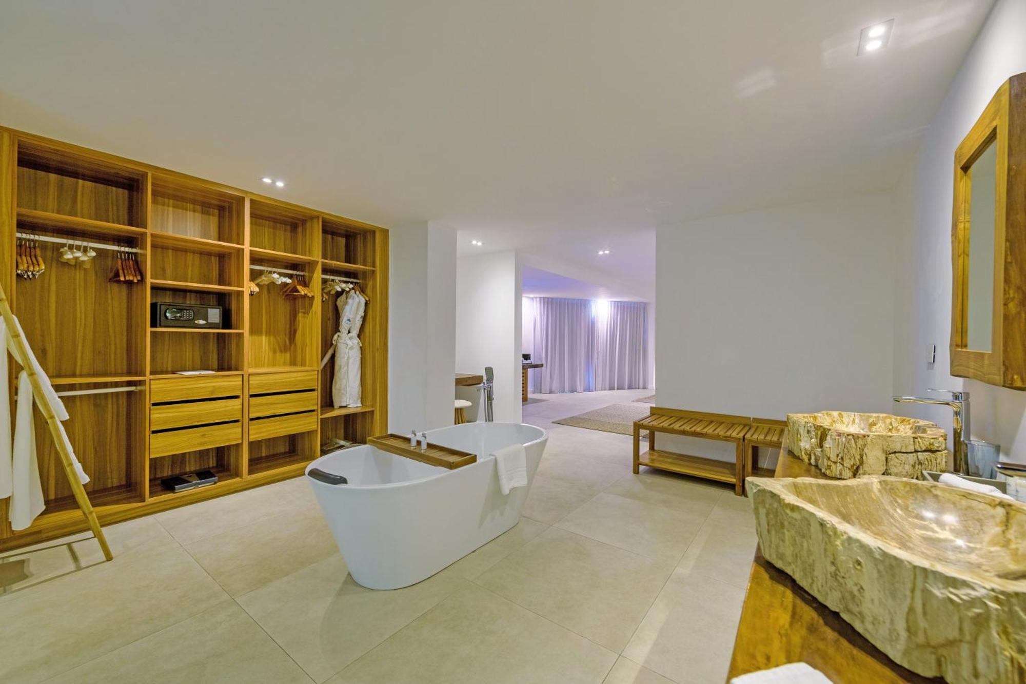 Royal Sea Suite