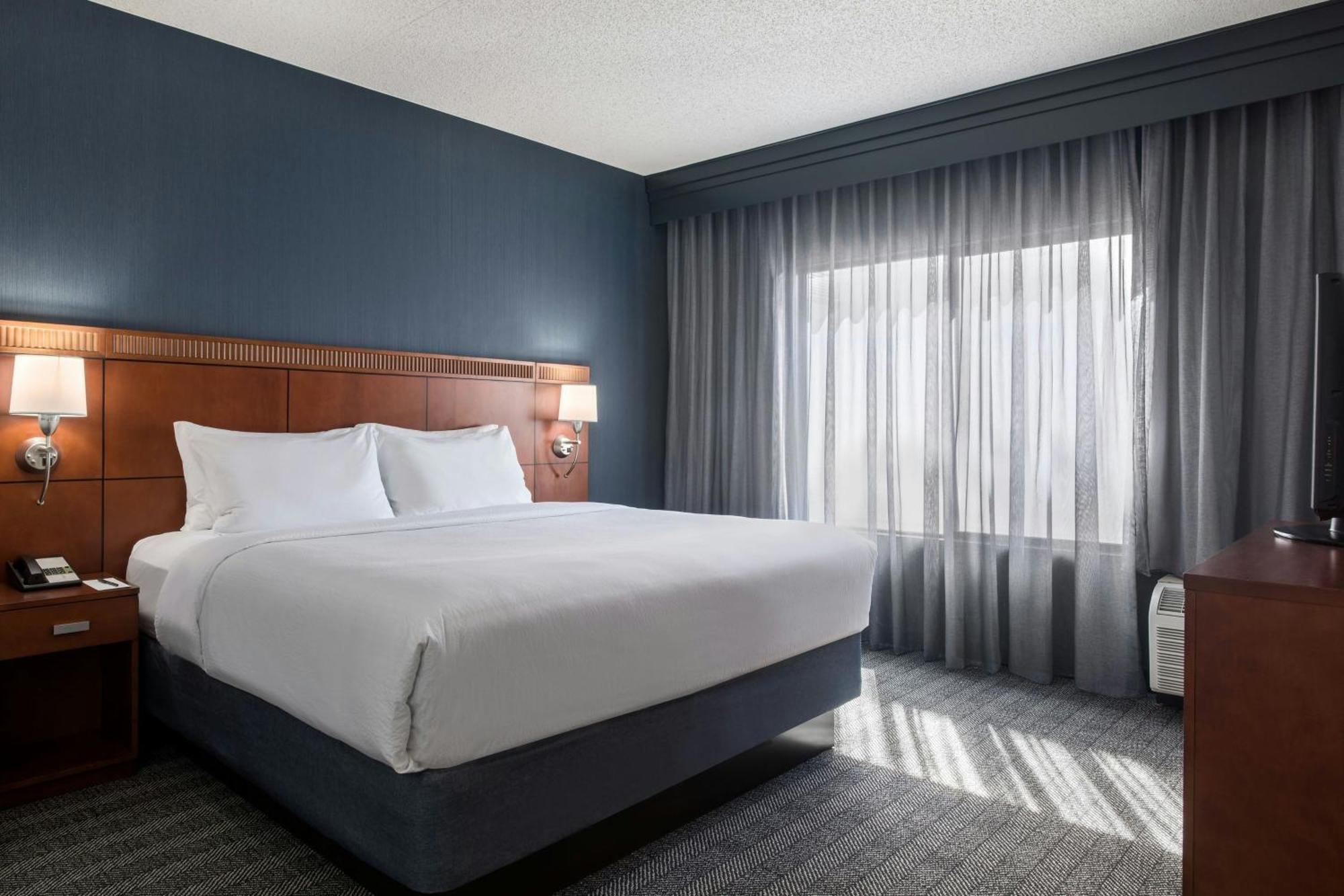 One-Bedroom Suite, 1 King, Sofa Bed,1632238245:JPEG