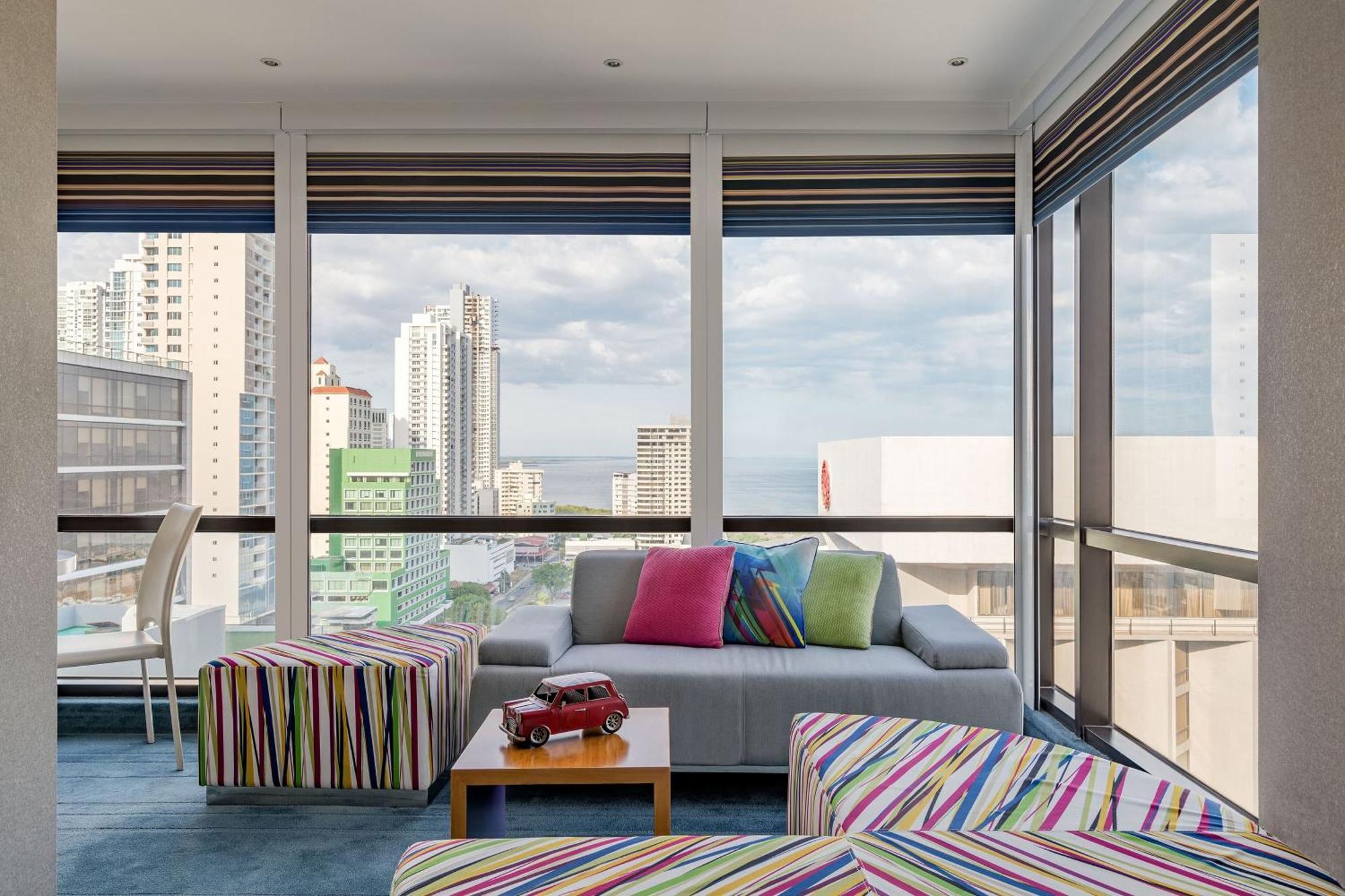 Aloft Junior Suite 2 Queen City view Corner room