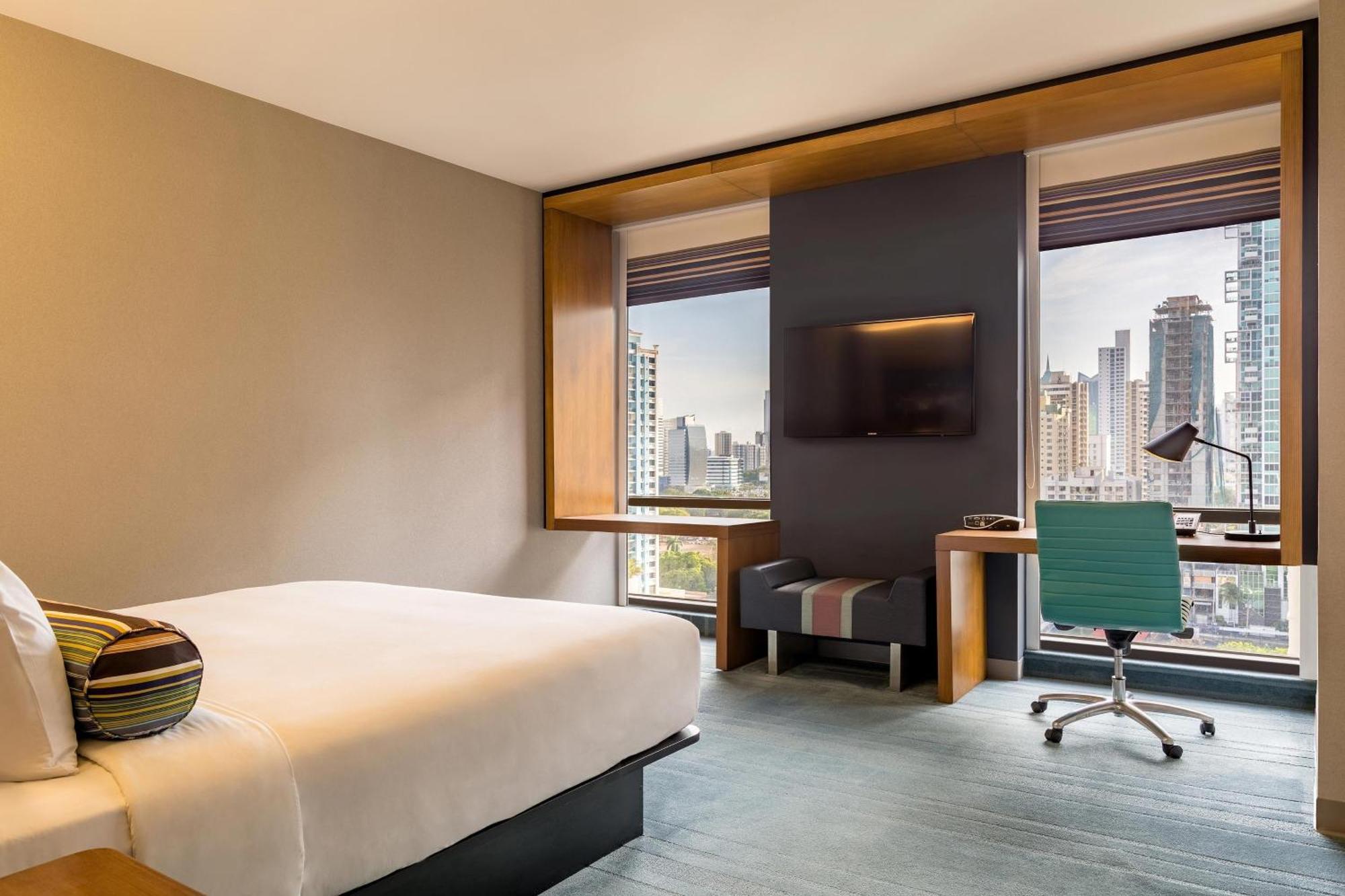 ALOFT Guest room 1 King City view
