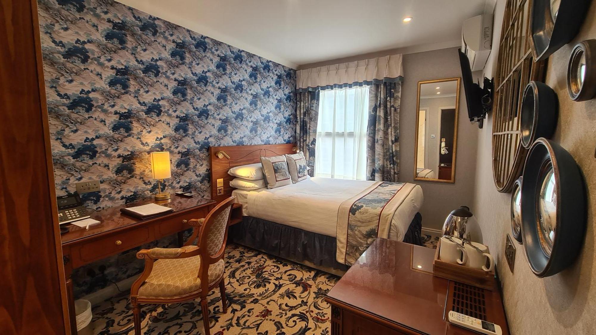 Petite Double Room