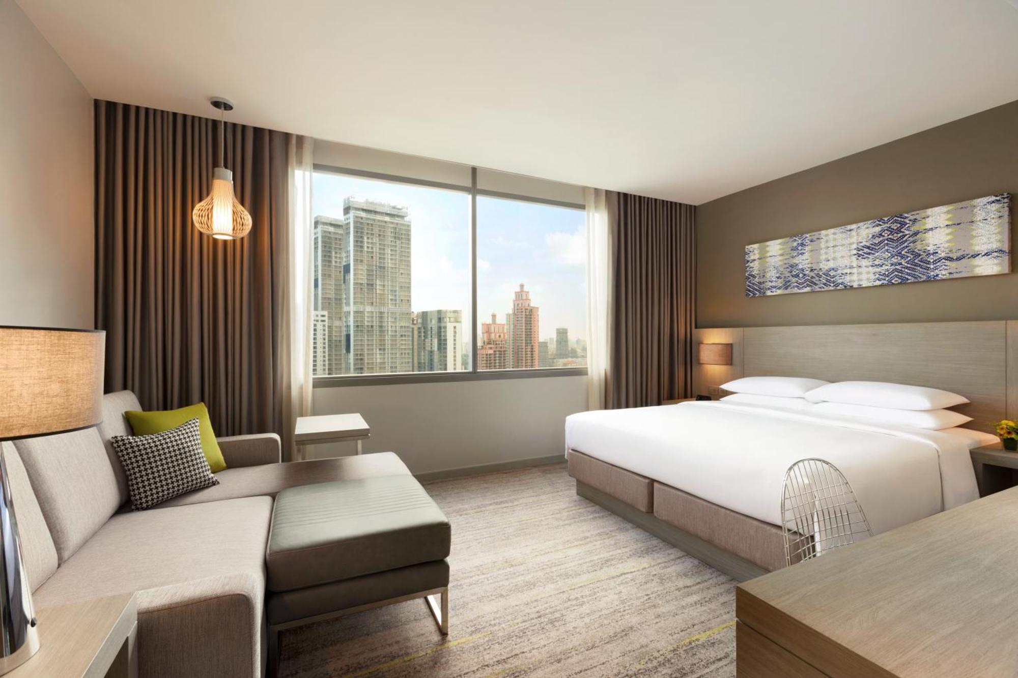 Habitación Doble Estándar con cama grande y sofá cama