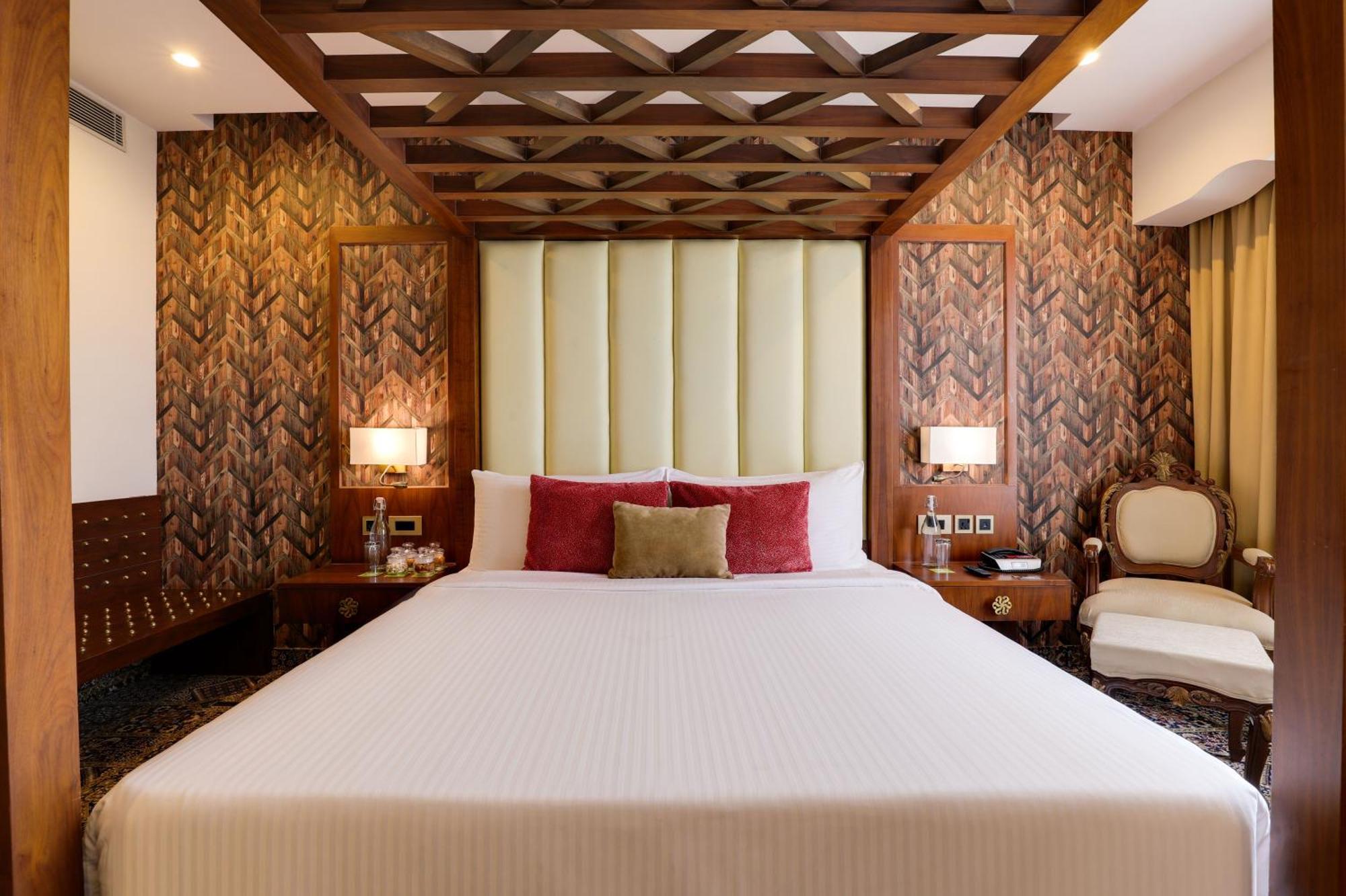 Suite,1659489704:JPEG