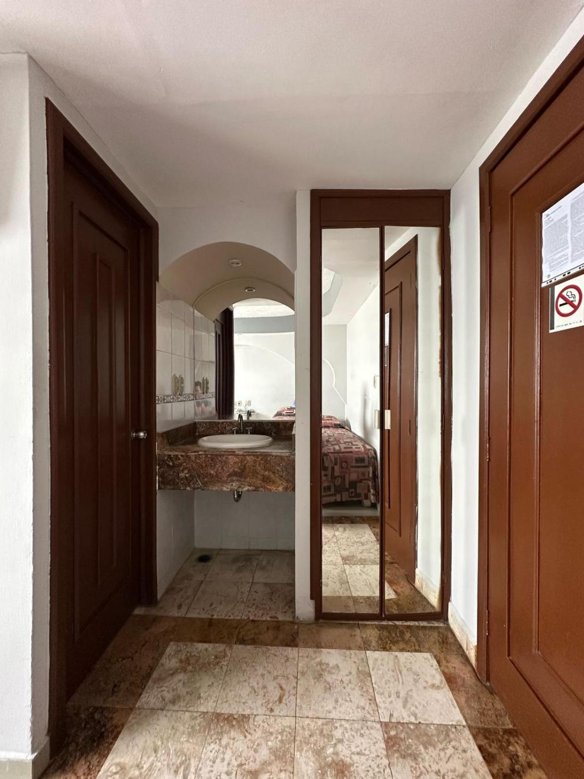 Twin Room,1662992651:JPEG