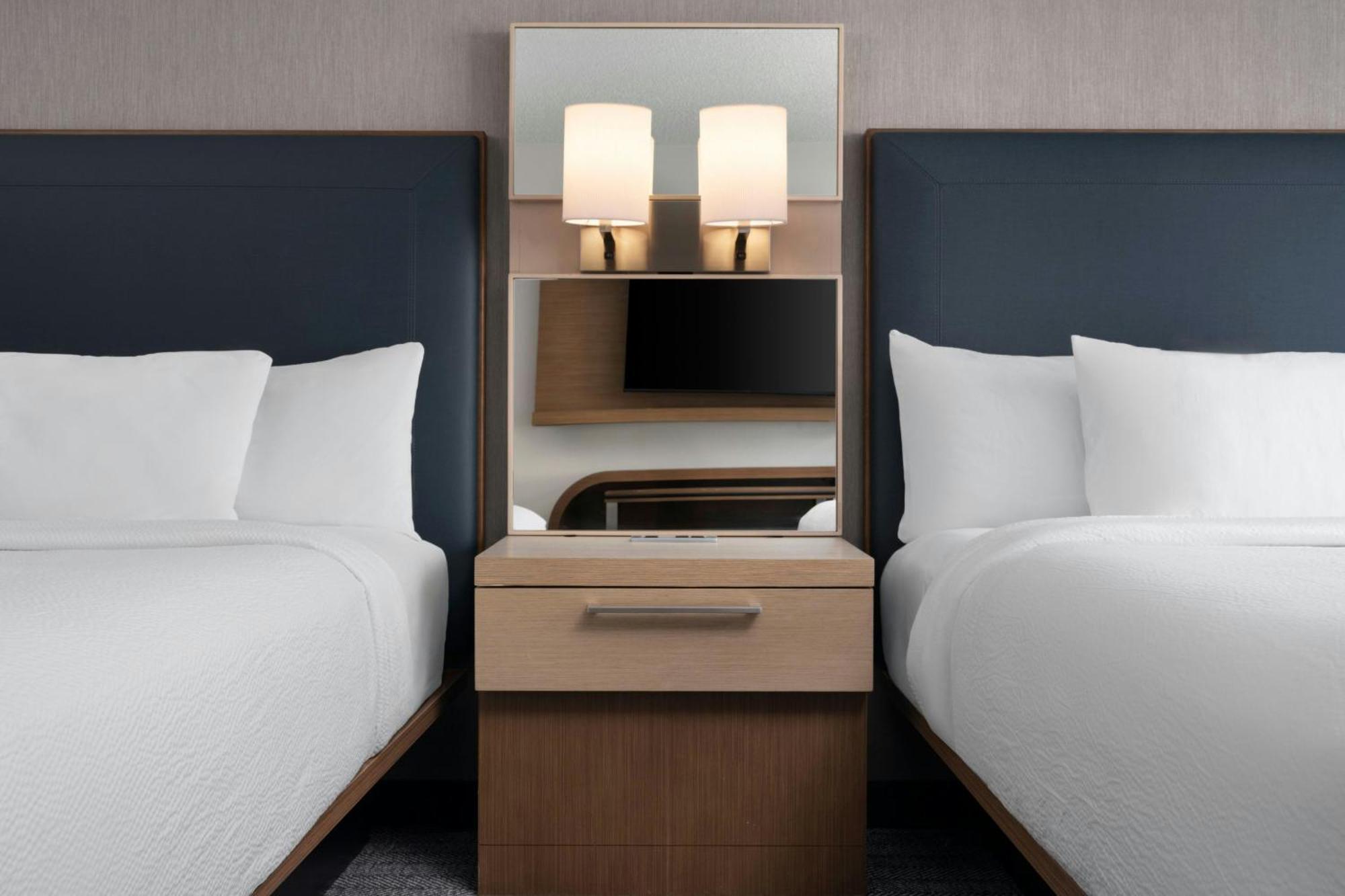 Queen Room with Two Queen Beds -Courtyard View